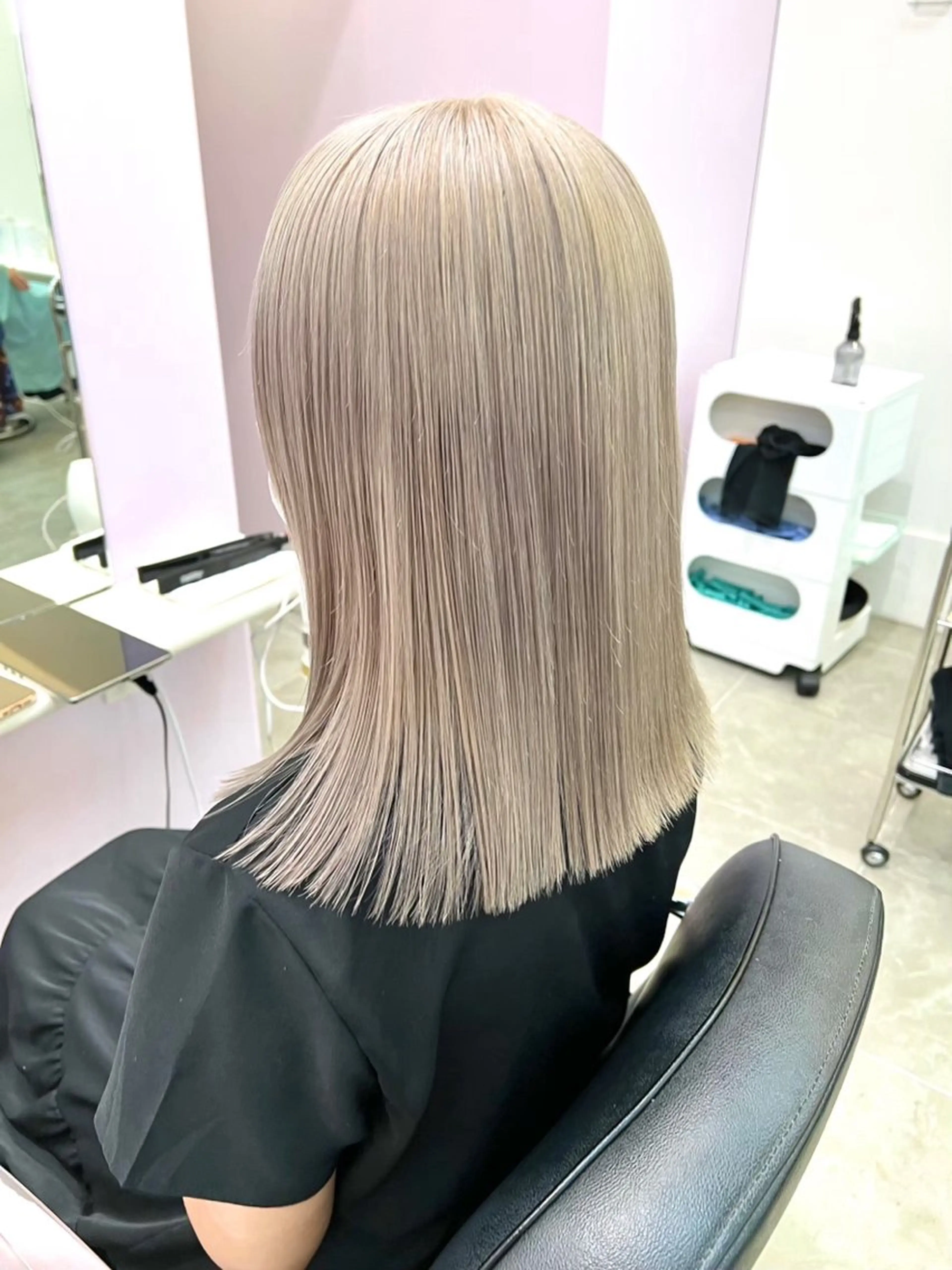 セミロング カラー ベージュカラー ブリーチ ケアブリーチ ホワイトベージュ カット ParveMix🍀 藤原愛未のヘアスタイル