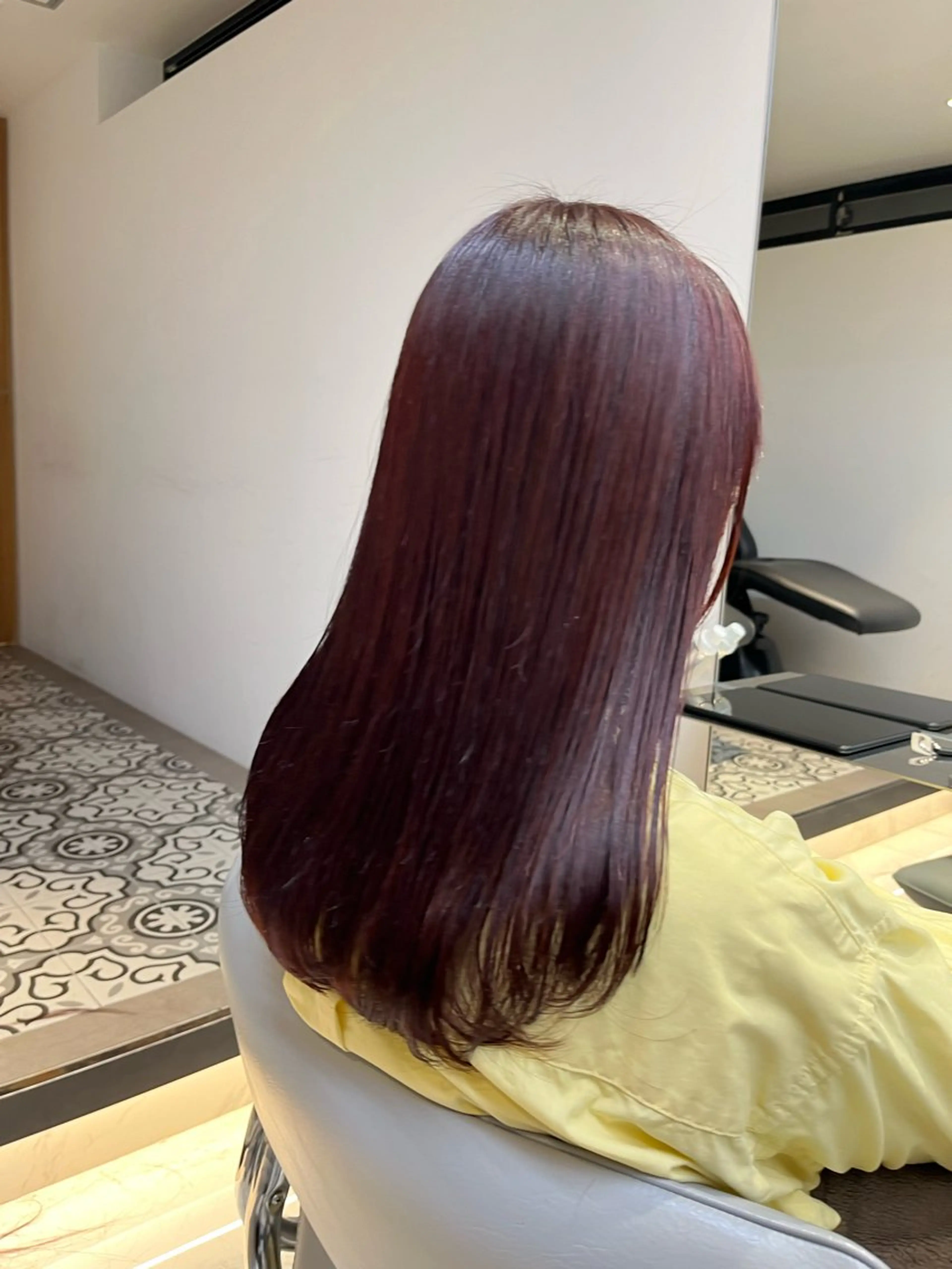セミロング カラー ボルドーカラー ブラウンカラー カシス ピンクカラー レッドカラー ヘアカラー トリートメント ヘッドスパ ヘアセット カジュアルを女っぽく 𝗮𝘆𝗮𝗰𝗼のヘアスタイル