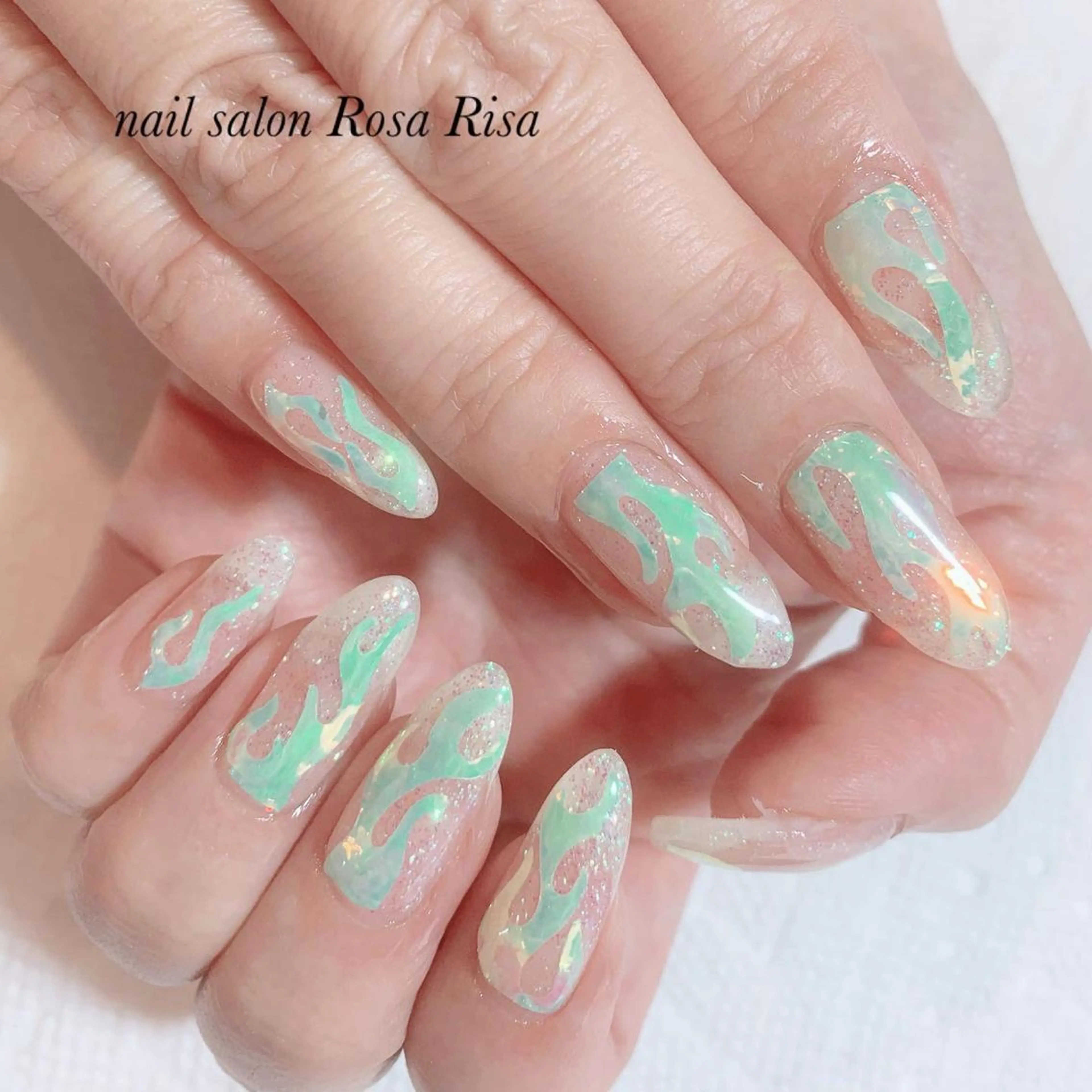 セミロング ネイル オーロラネイル ハンドネイル ネイルスタジオ シェイクユアハンズのネイルデザイン