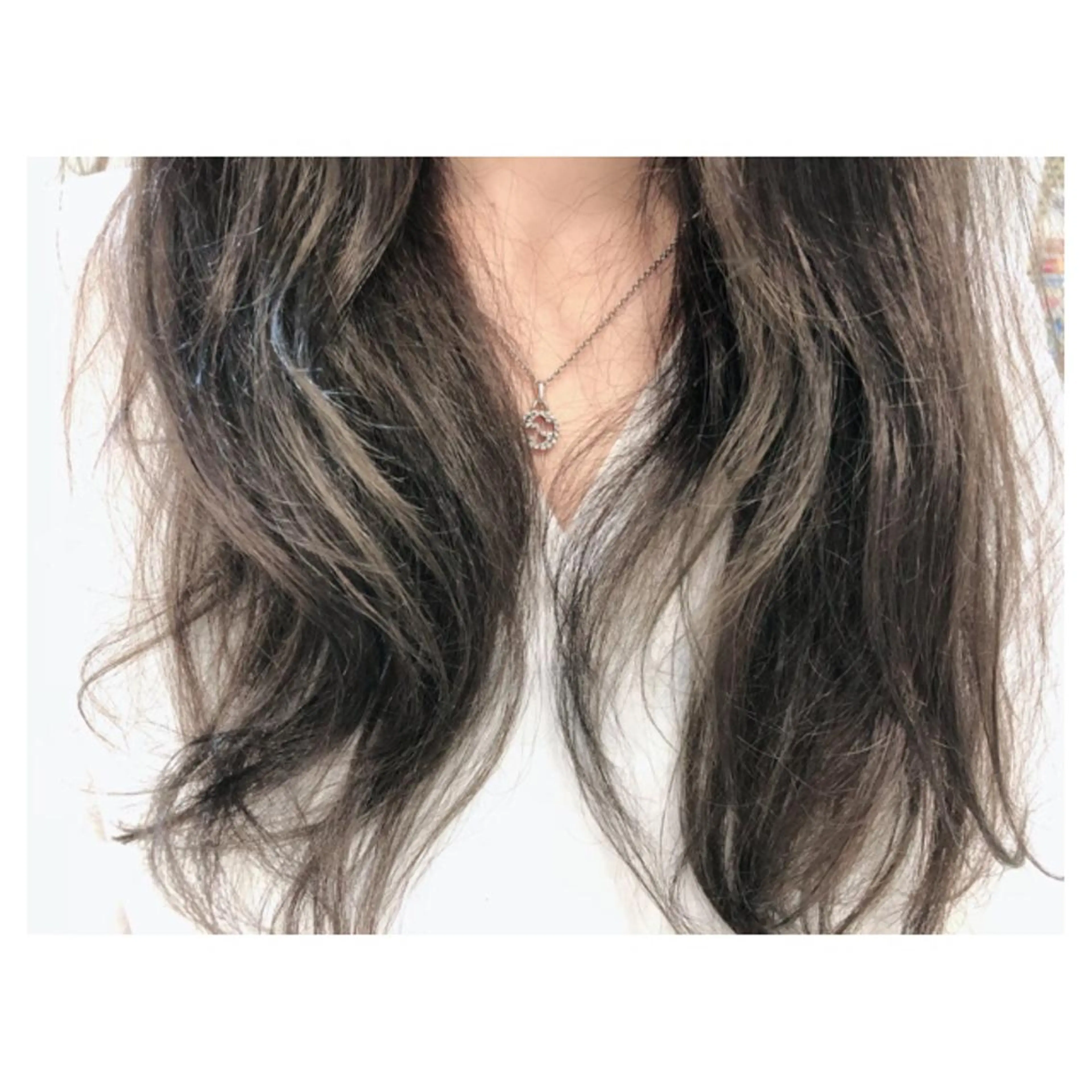 ロング カラー グレージュ インナーカラー シルバー ヘアカラー NAKAMURA 🦋のヘアスタイル