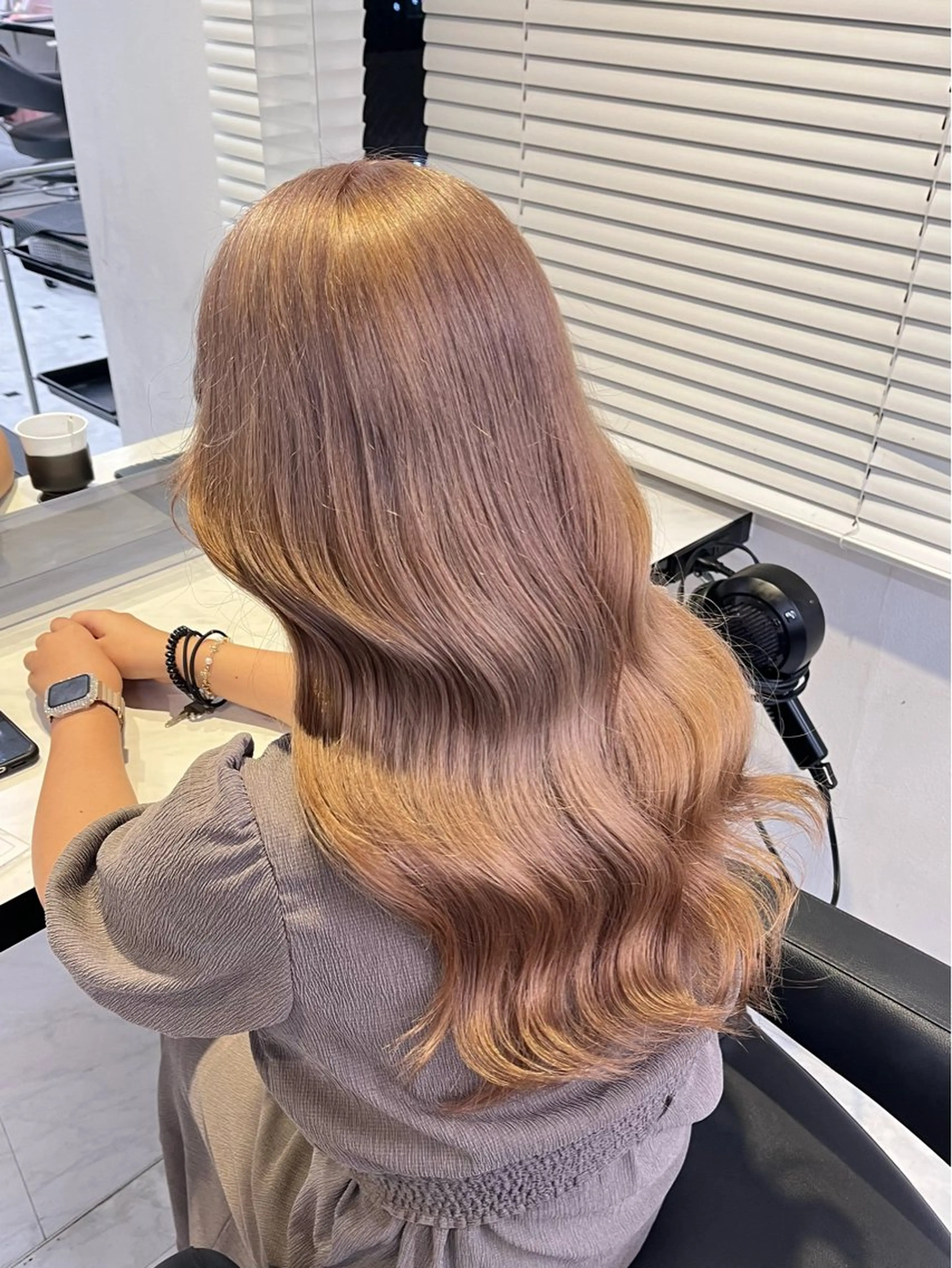 セミロング カラー ヘアアレンジ 🍒透明感カラー🌨 🥕ハイトーンカラーのヘアスタイル