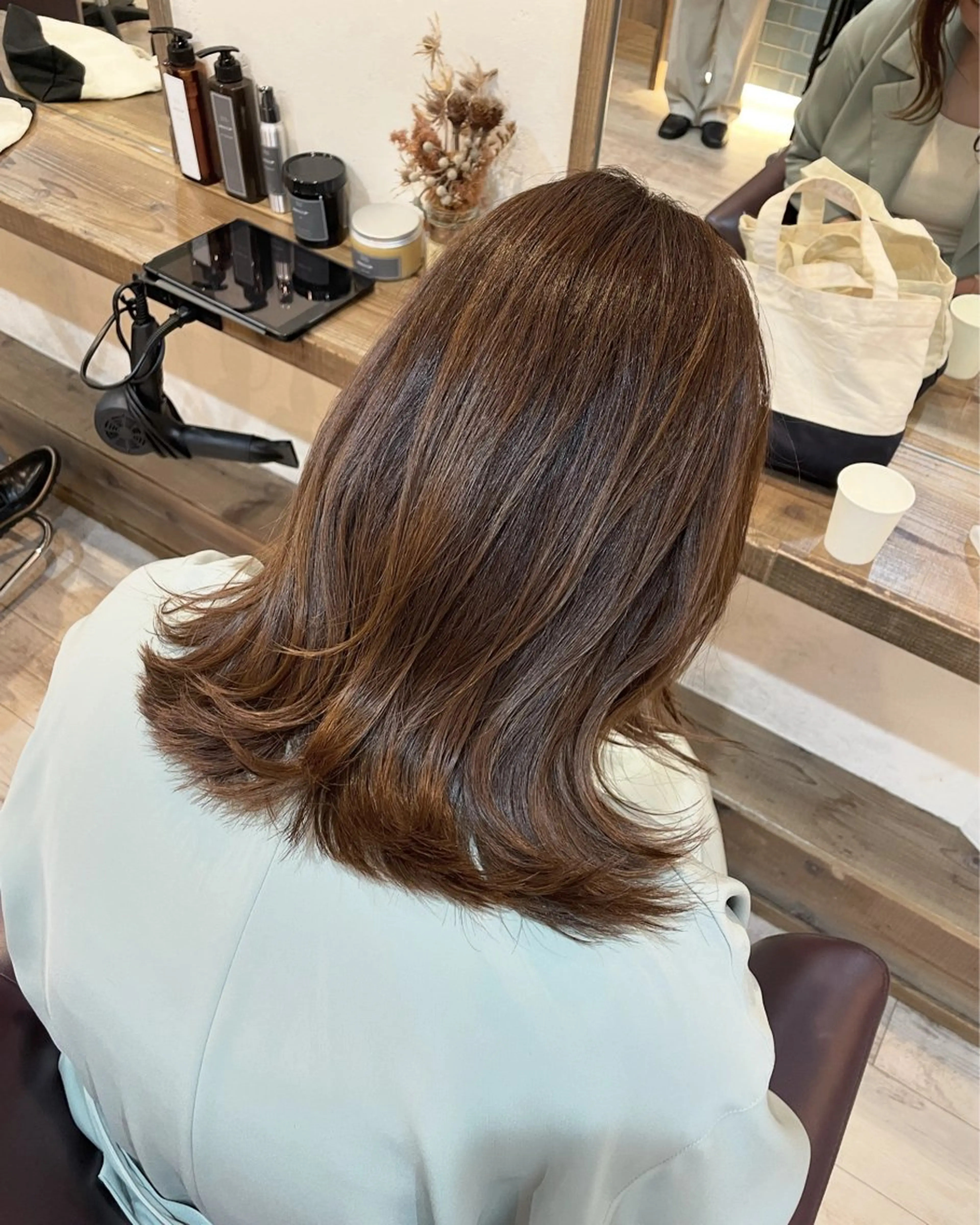 ミディアム カラー ベージュカラー ブラウンカラー ミルクティーベージュ 透け感カラー🫧 加納トモヒロのヘアスタイル