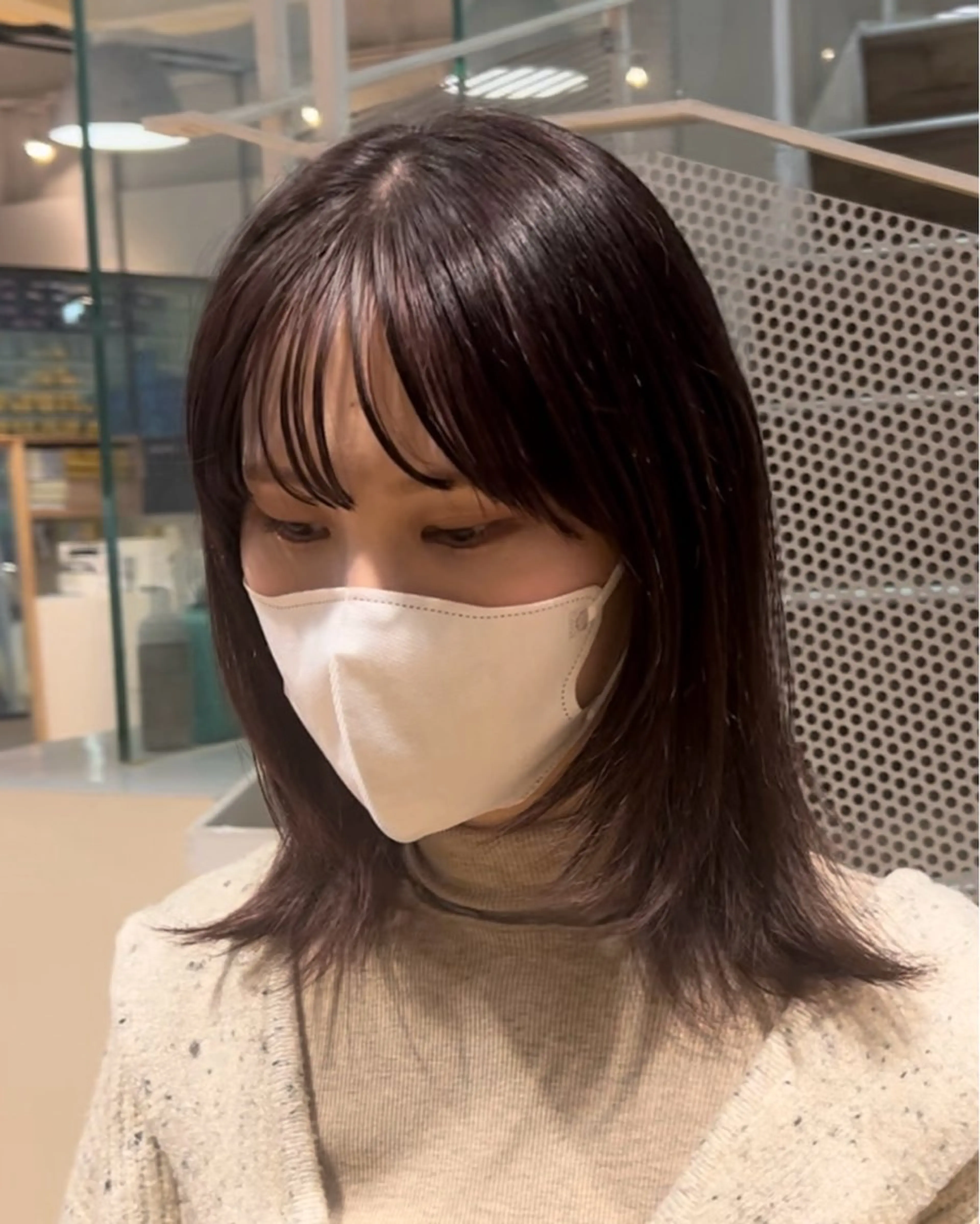 ミディアム カラー ブラウンカラー ラベンダーカラー ラベンダーブラウン 顔まわりレイヤー 顔周りカット カット ヘアカラー トリートメント 石野 友唯のヘアスタイル