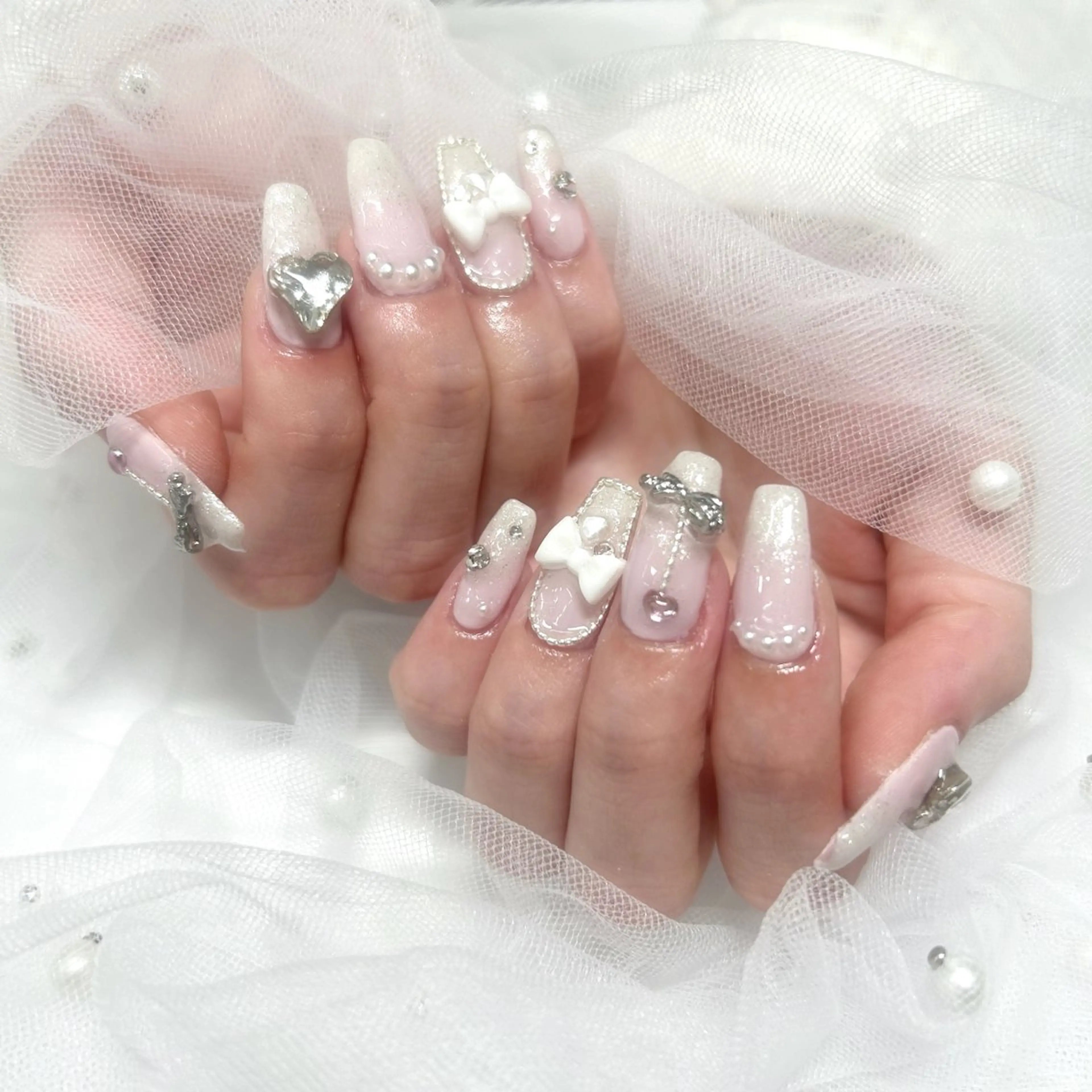 ネイル ガーリー ピンク ハンドネイル hinata池袋 🌙WOLTOKYOのネイルデザイン