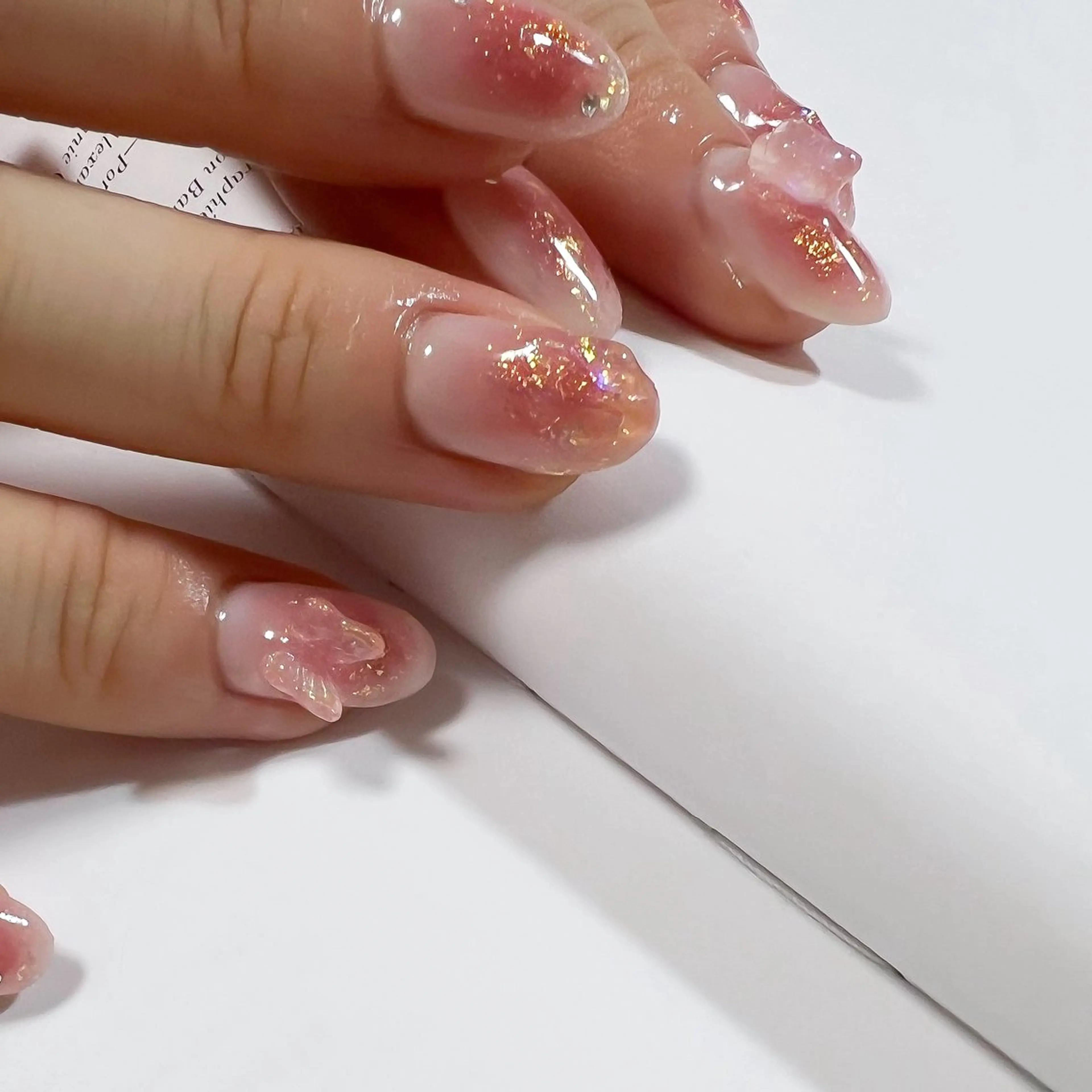 ネイル オーロラネイル チークネイル ピンク 春ネイル ハンドネイル pointillé .ayaのネイルデザイン