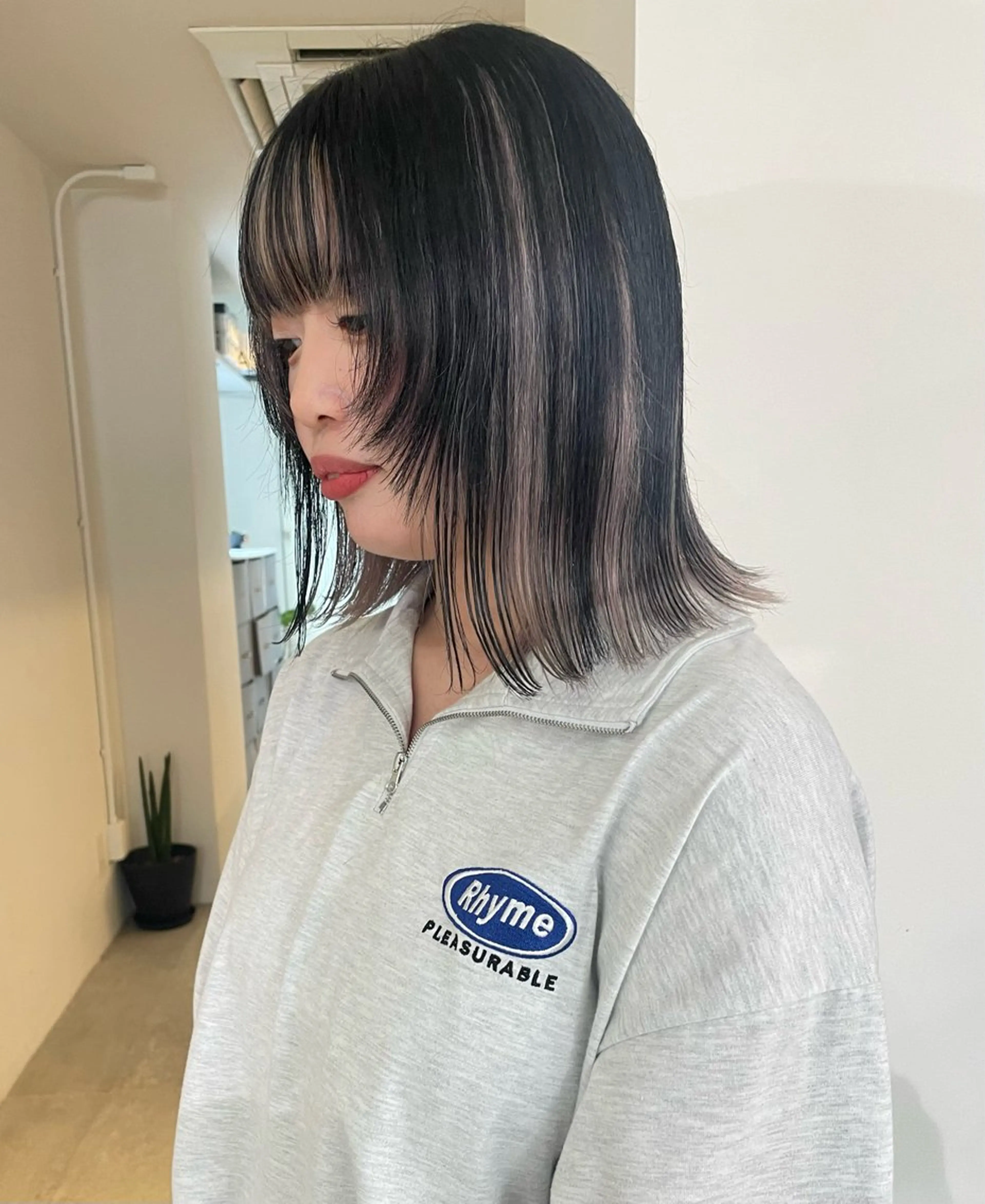 ショート カラー ミストバング ブリーチ ケアブリーチ デザインカラー ダブルカラー ヘアカラー トリートメント MIU/ルーツカラー ボブ/顔周りレイヤーのヘアスタイル