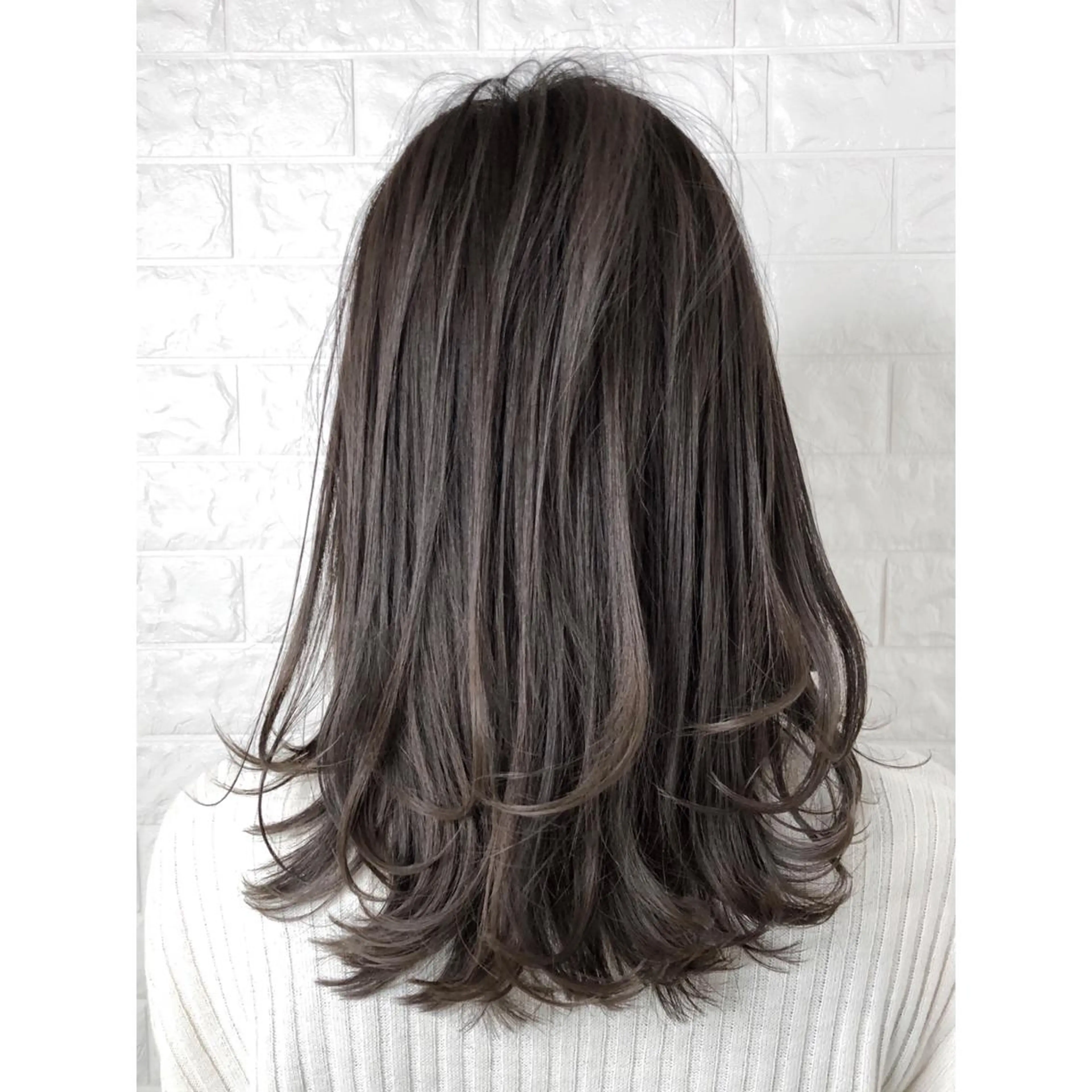 ミディアム カラー 透明感カラー グレージュ KIZU 髪質改善 オカルト怪談のヘアスタイル