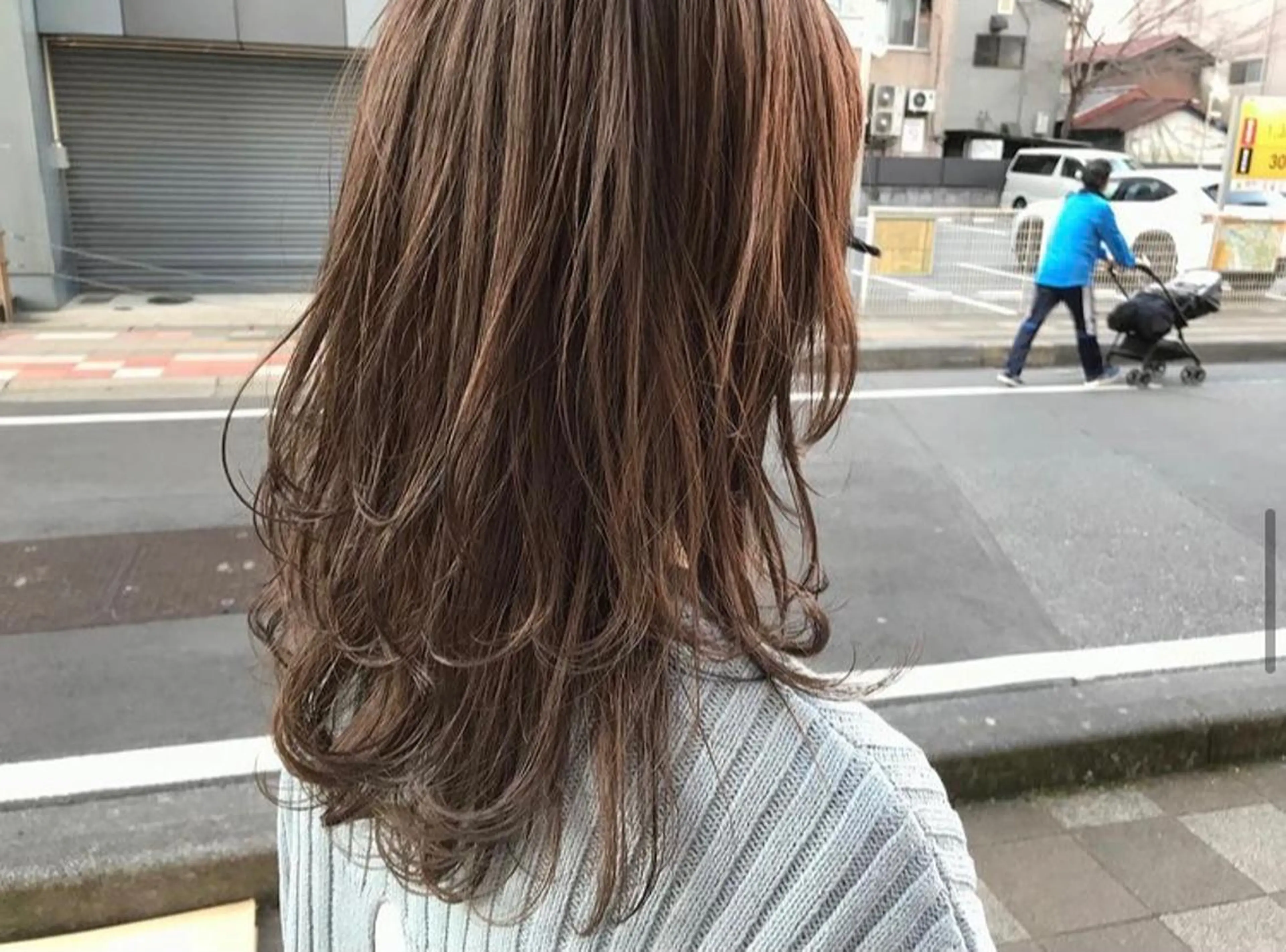 セミロング 小林 朋花のヘアスタイル
