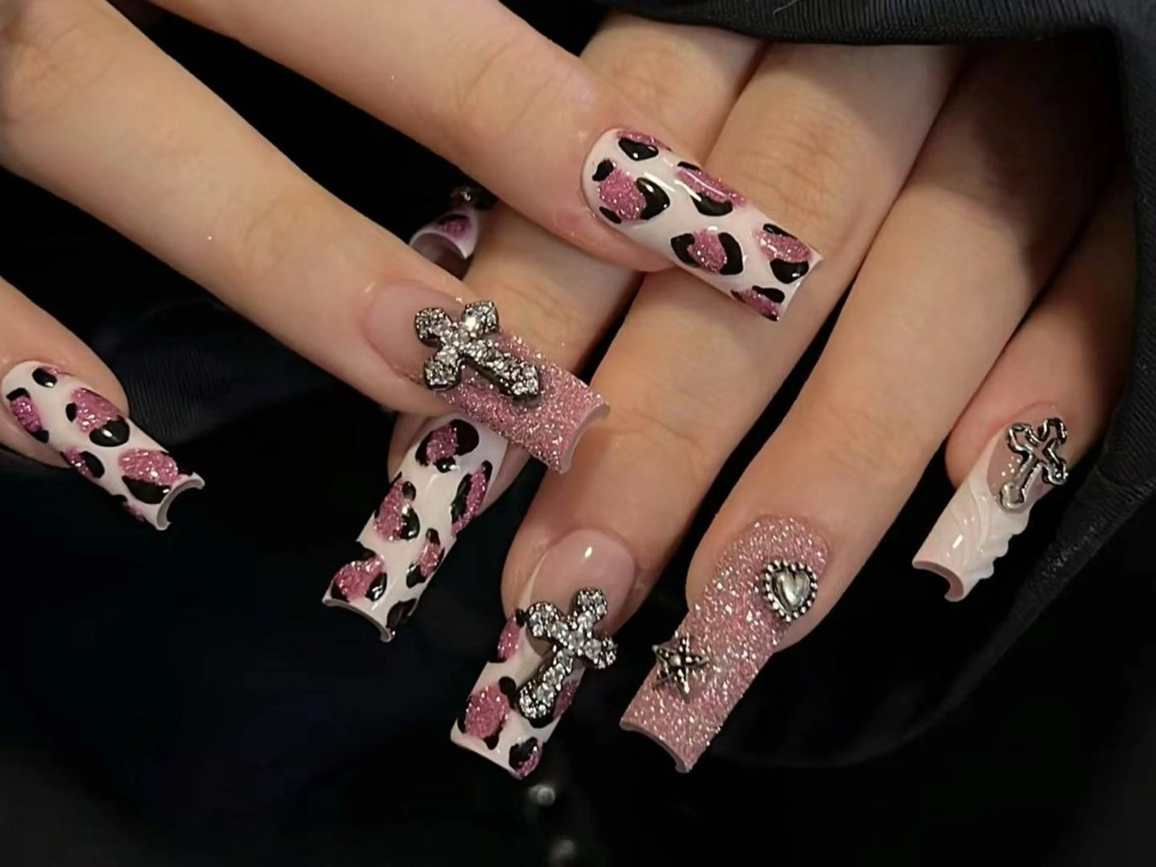ネイル ガーリー ハート ラメ(グリッター) ロングネイル ピンク ハンドネイル ハンドケア DarkHoney 池袋店のネイルデザイン