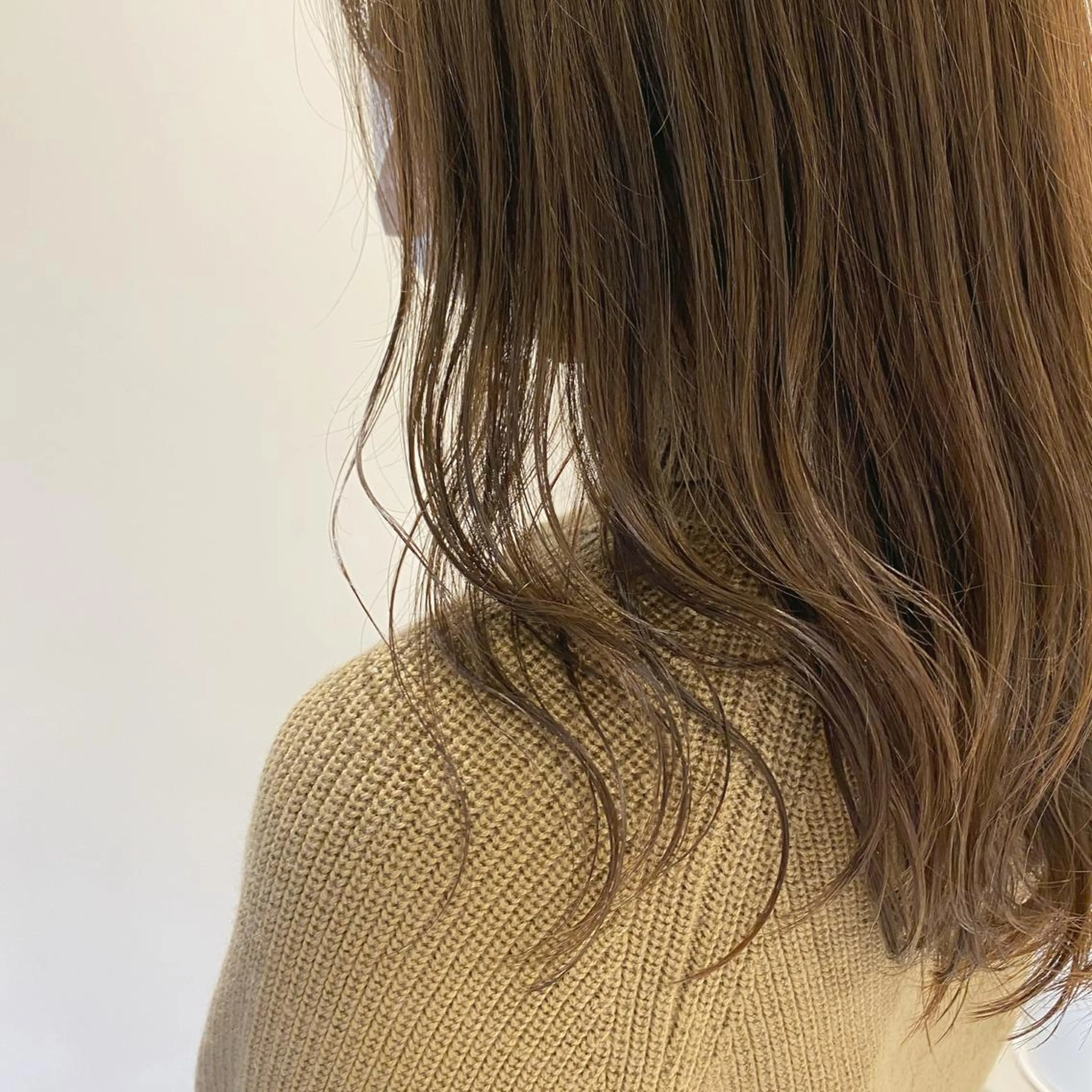 セミロング カラー プレイングカラー🤍 細めハイライトのヘアスタイル