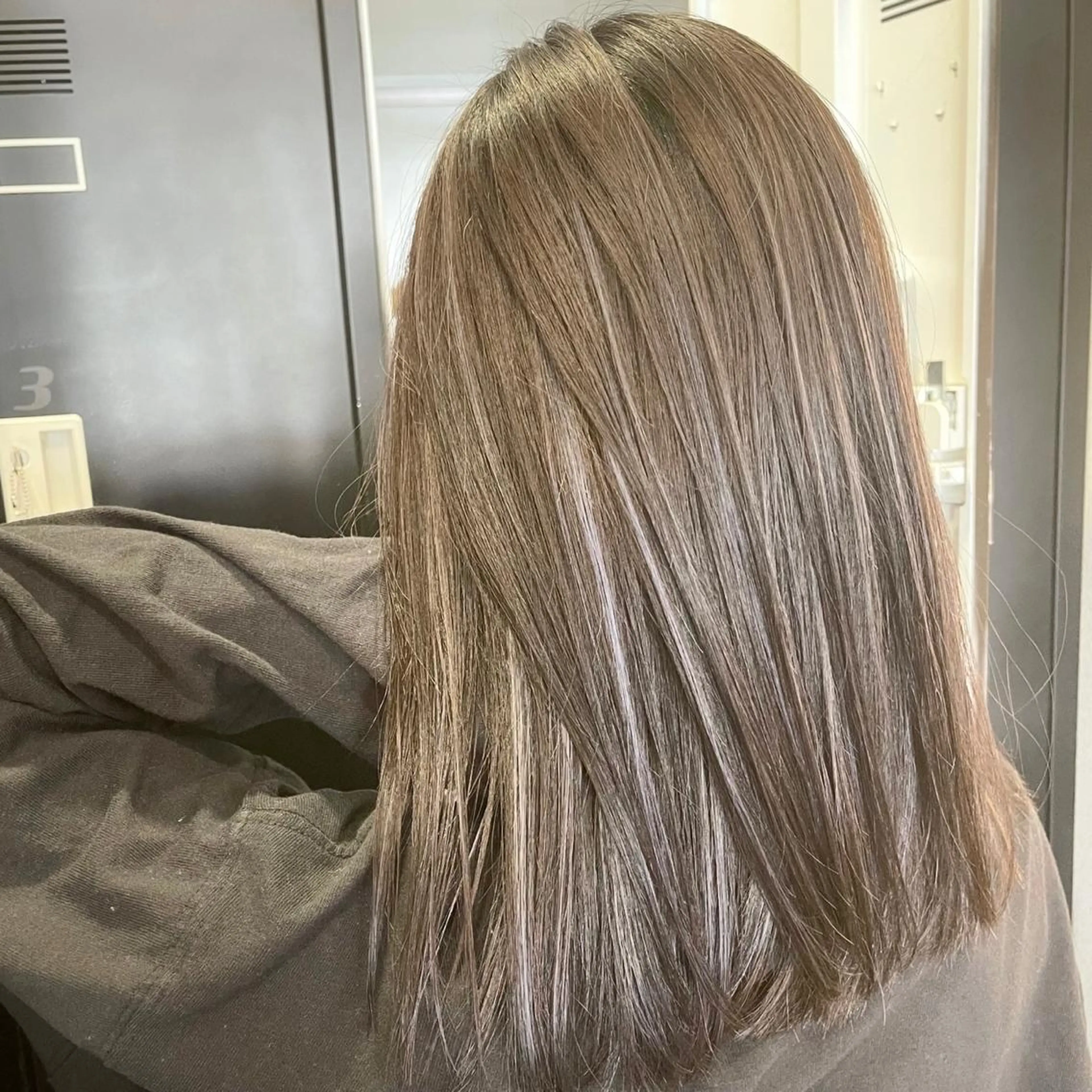 ミディアム カラー バレイヤージュ デザインカラー ハイライトカラー 外国人風カラー ハイライト アンドウ ユウ/ レイヤーカット/韓国のヘアスタイル