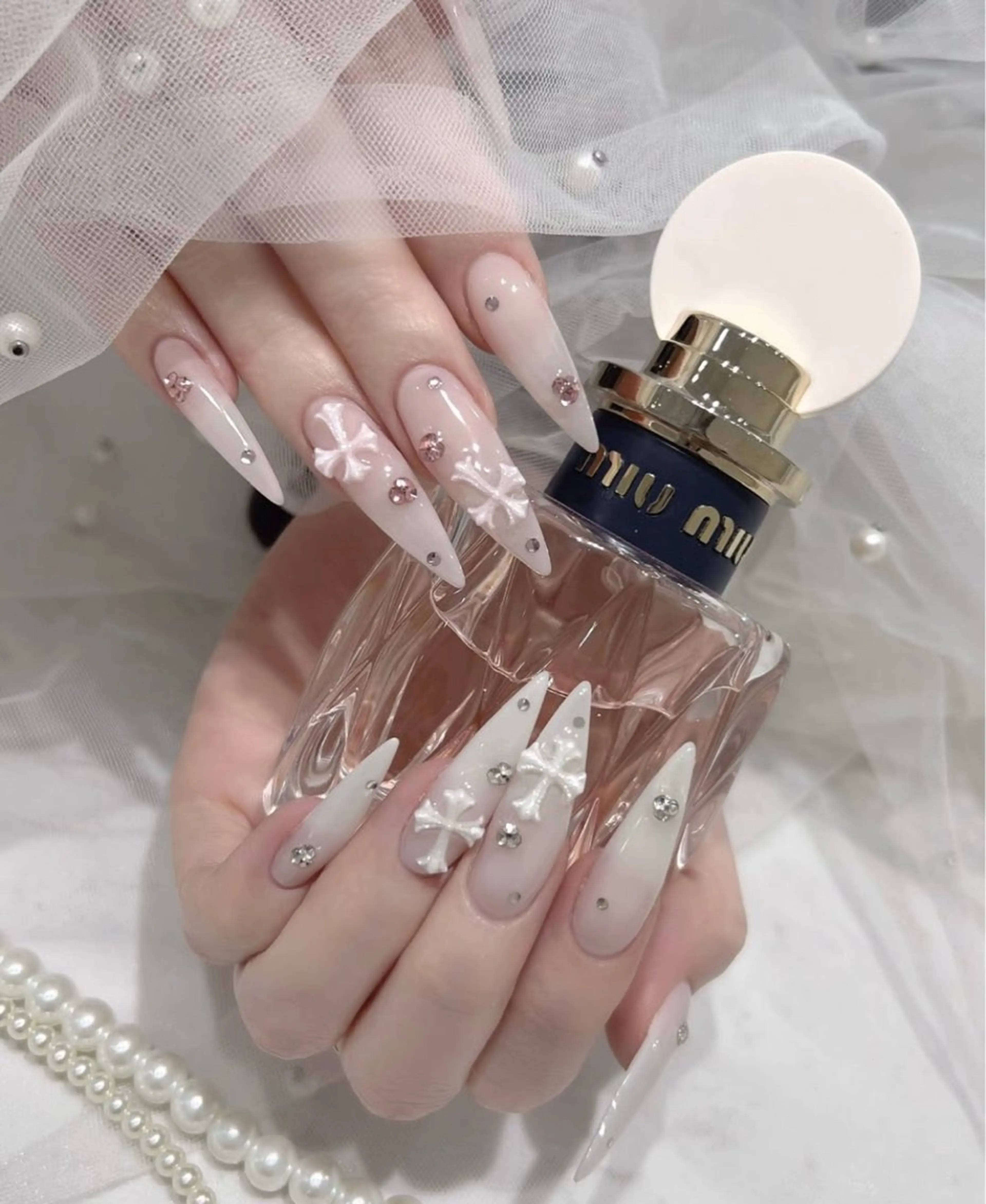 ネイル 持ち込み ハンドネイル JISOO ANA.CHUOのネイルデザイン