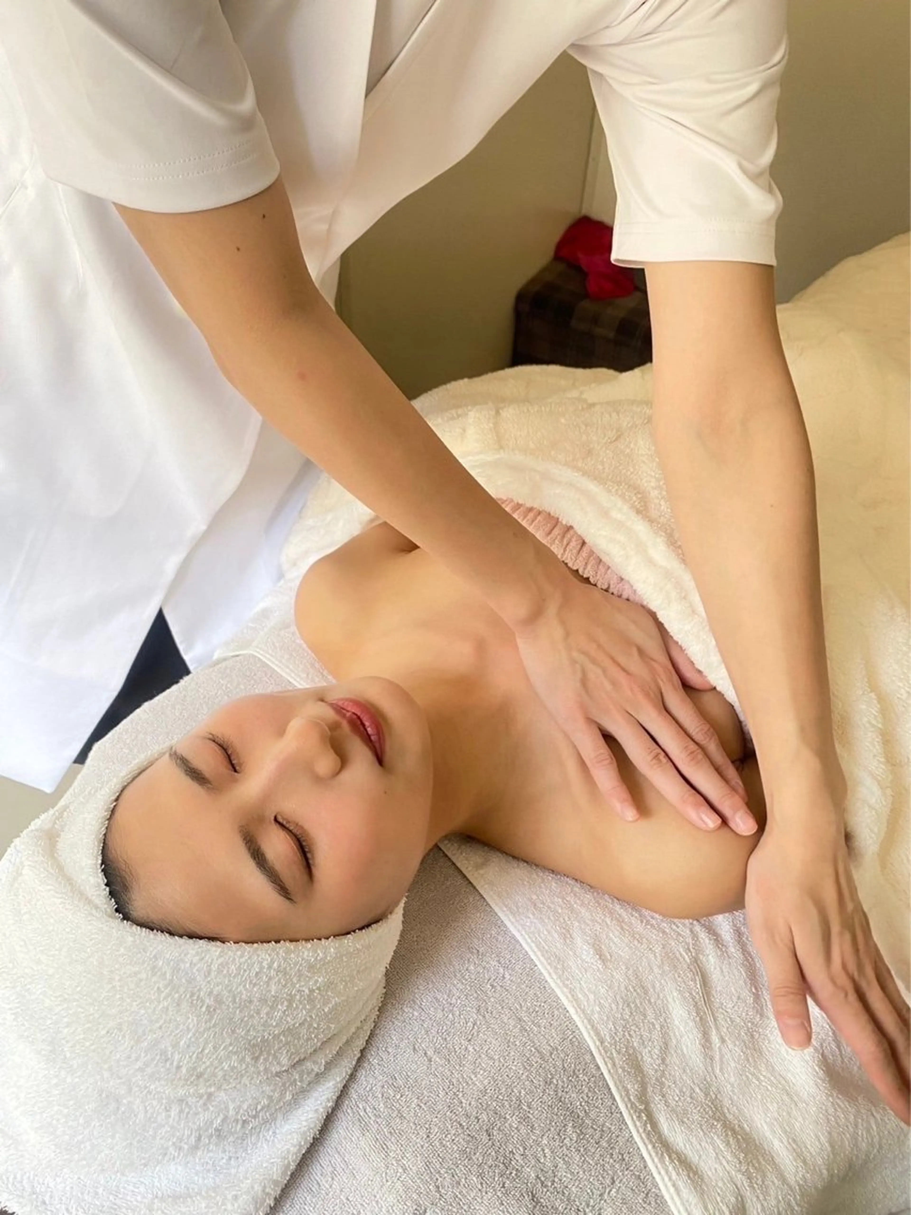 【30代以上限定】お仕事終わりに☝️デコルテ&フェイシャルエステ💆‍♀️肩こりひどい方◎⚠️注意書を読んでくださいの写真