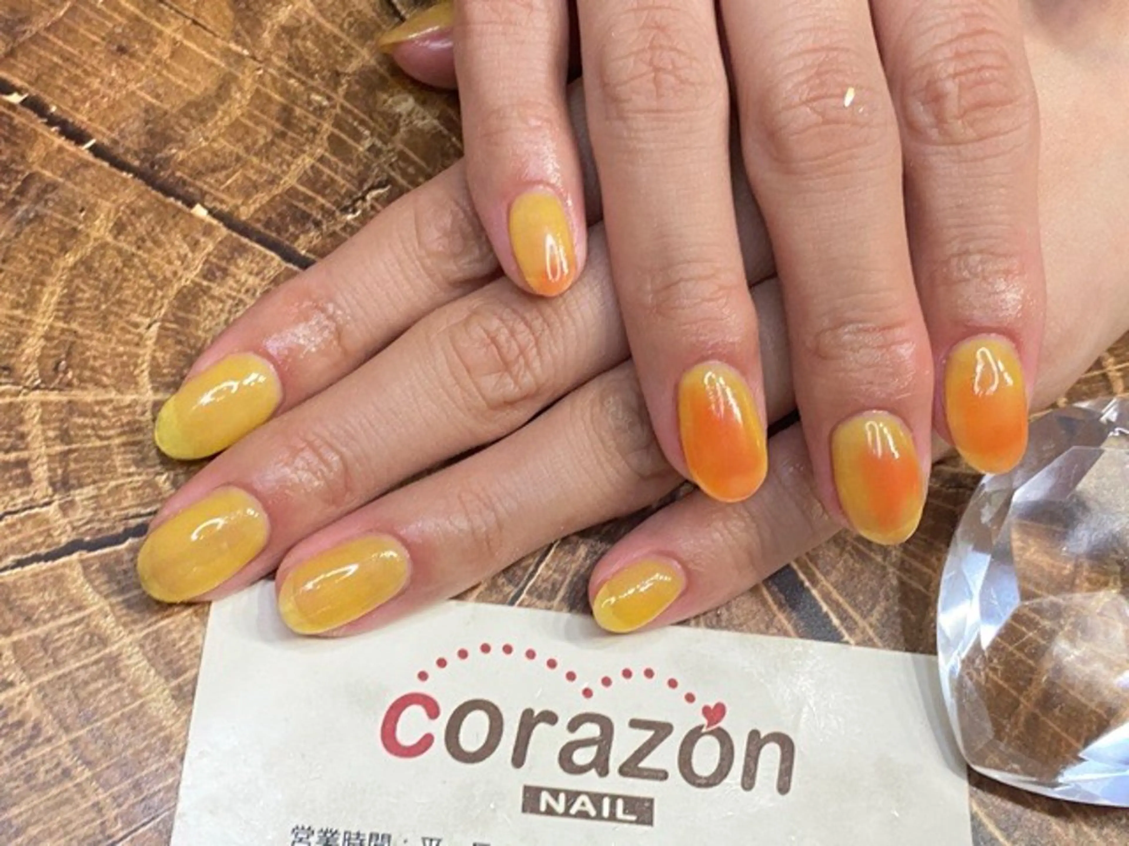 ネイル ジェルネイル ワンカラーネイル オレンジ 黄色 ハンドネイル corazon所属・ネイリスト aicoのネイルデザイン