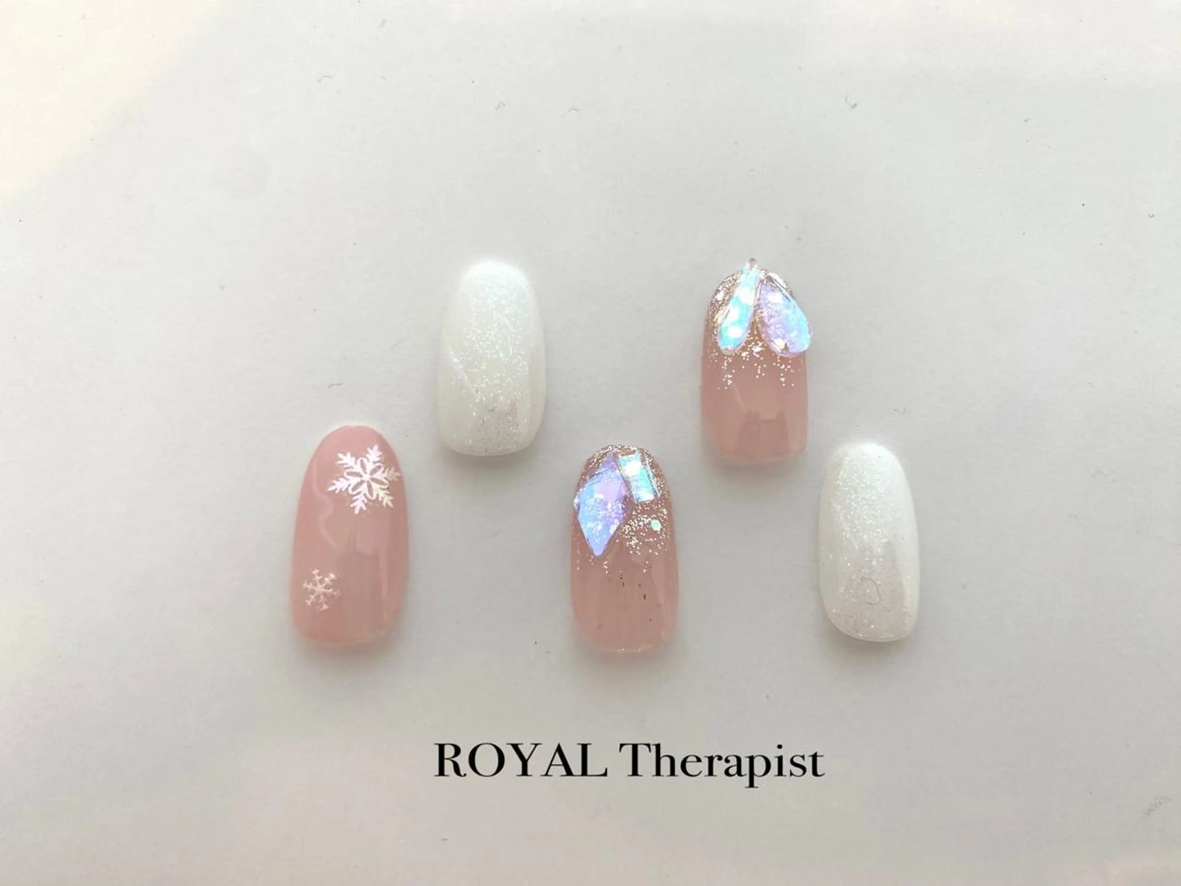 ネイル 【山岡】 ロイヤル•セラピストのネイルデザイン