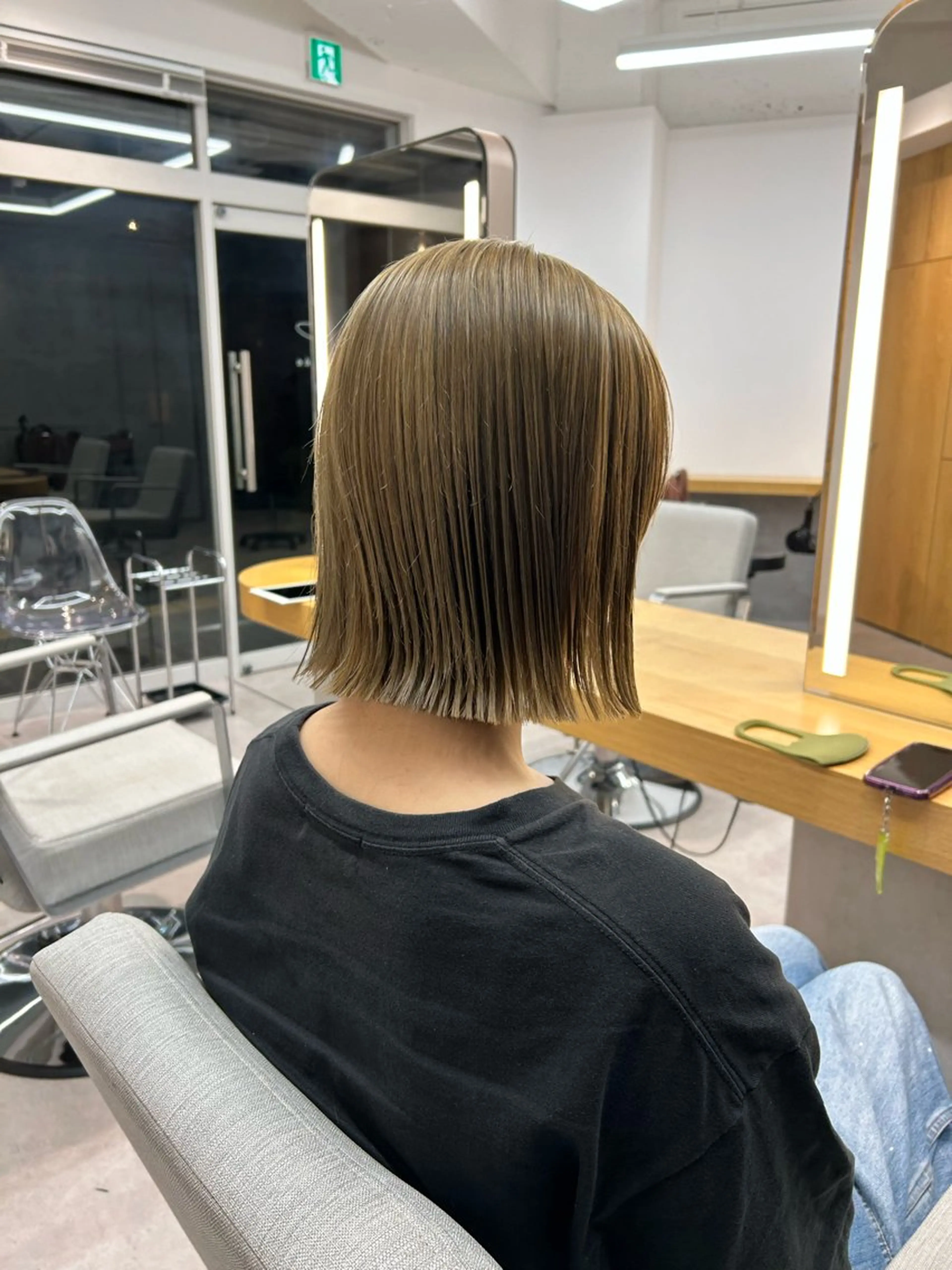 ミディアム ルネ所属・切りっぱなしボブ グレージュ/福田梢のヘアスタイル