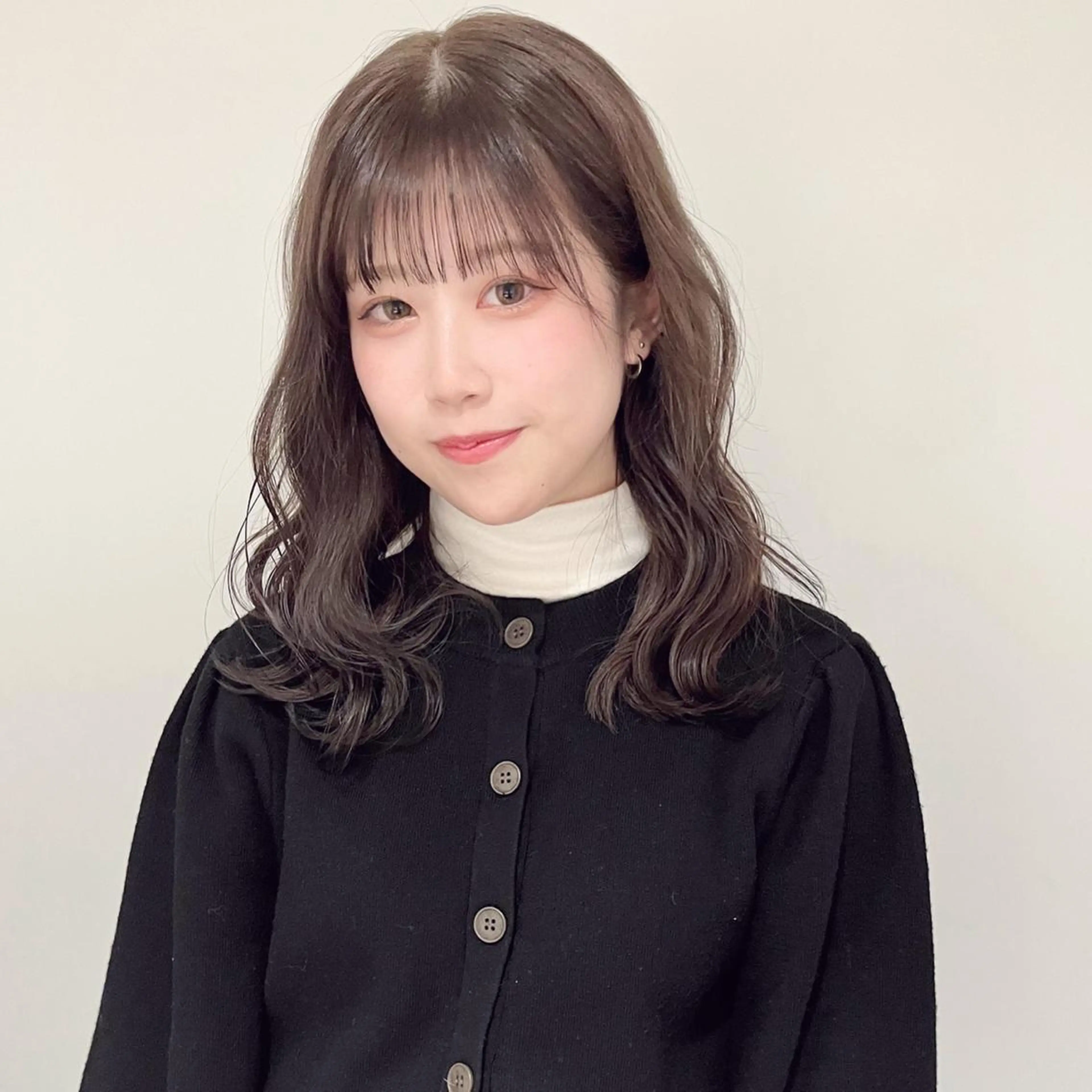 ミディアム カラー ヘアアレンジ ブリーチ グレージュ ブリーチなしカラー カット ヘアカラー 🎀taro ブリーチなしカラーのヘアスタイル