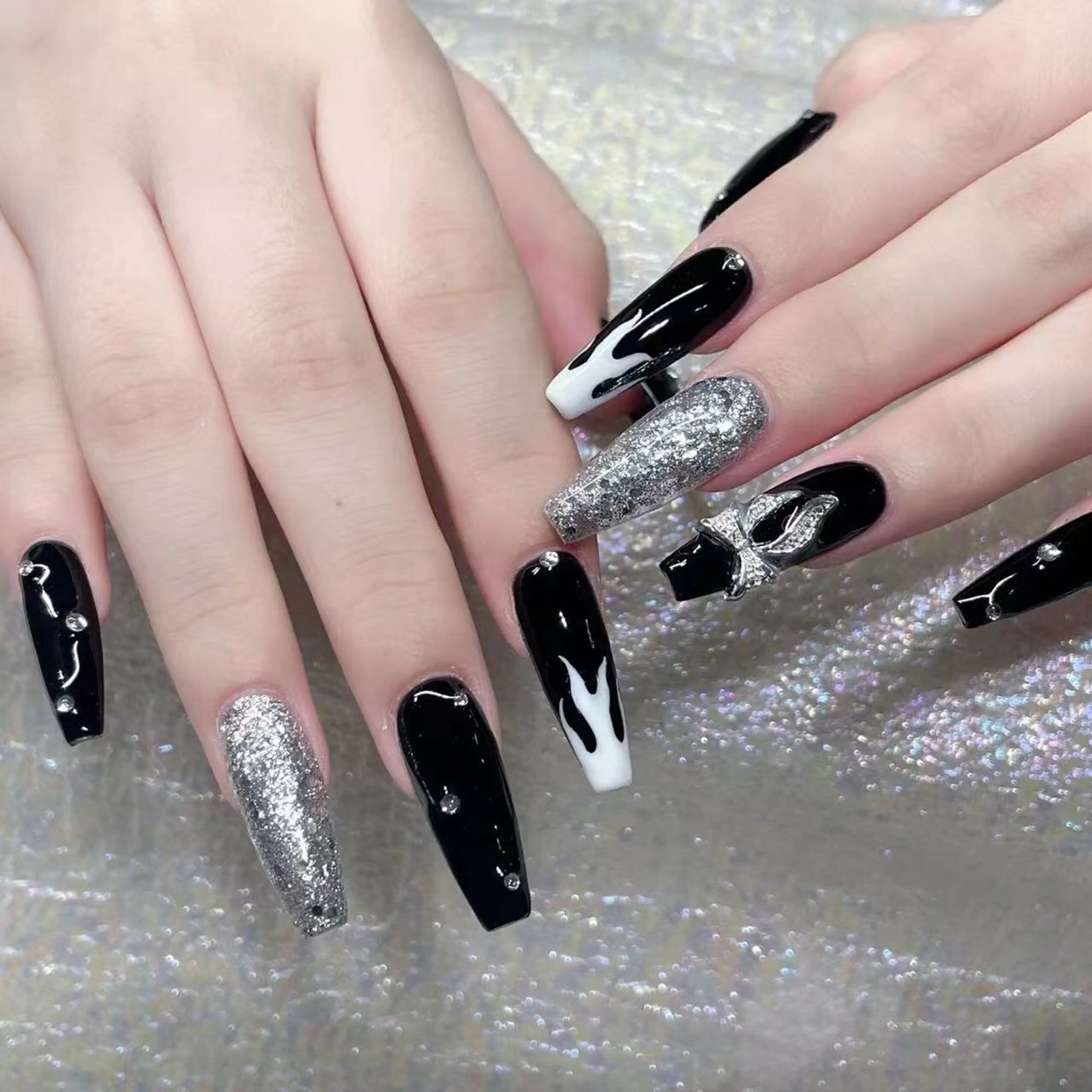 ネイル ハンドネイル Queens テイのネイルデザイン