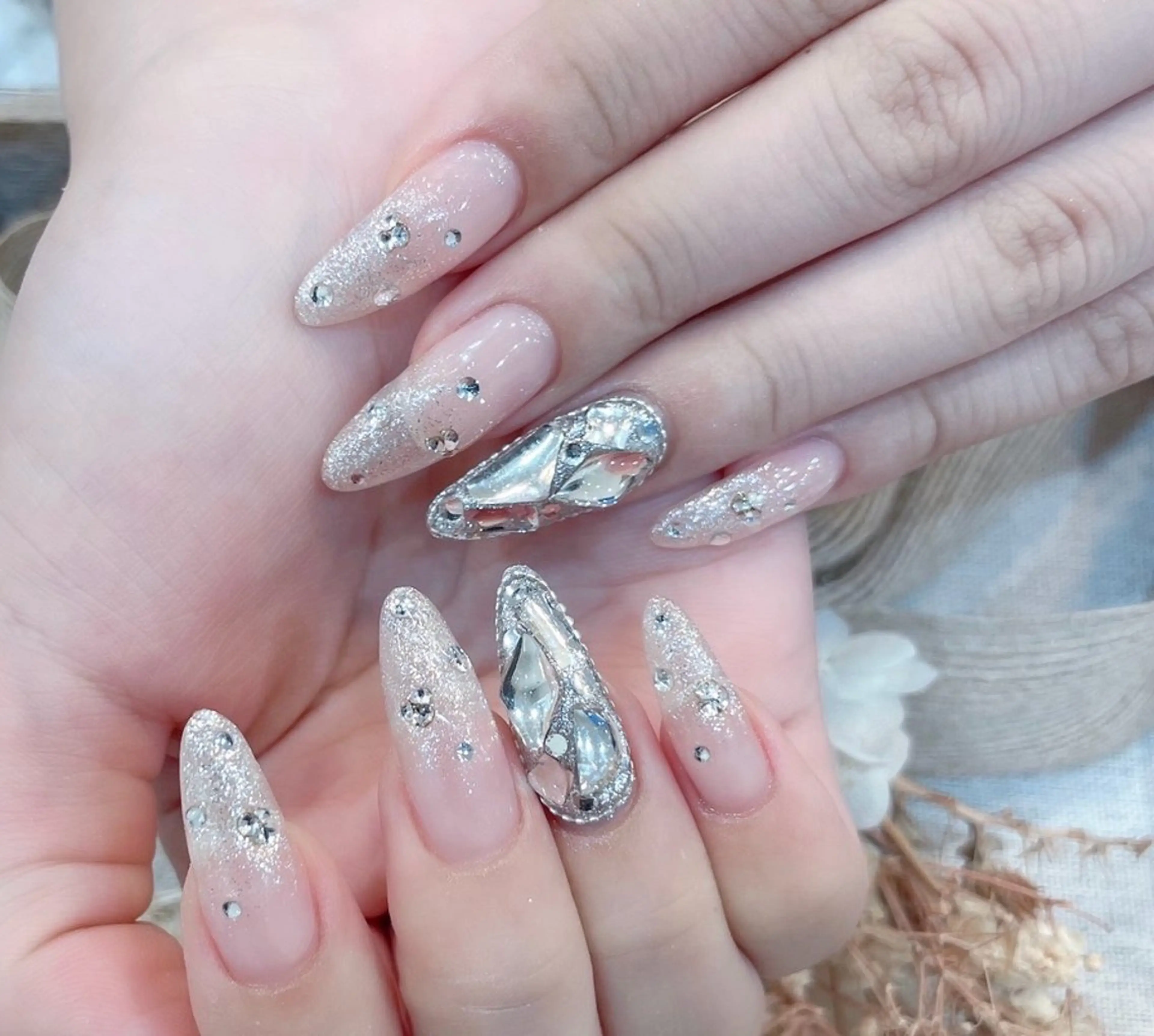 ネイル アートネイル 韓国ネイル 水色 ロングネイル マグネットネイル ハンドネイル ハンドケア NailDemure 【銀座店】のネイルデザイン