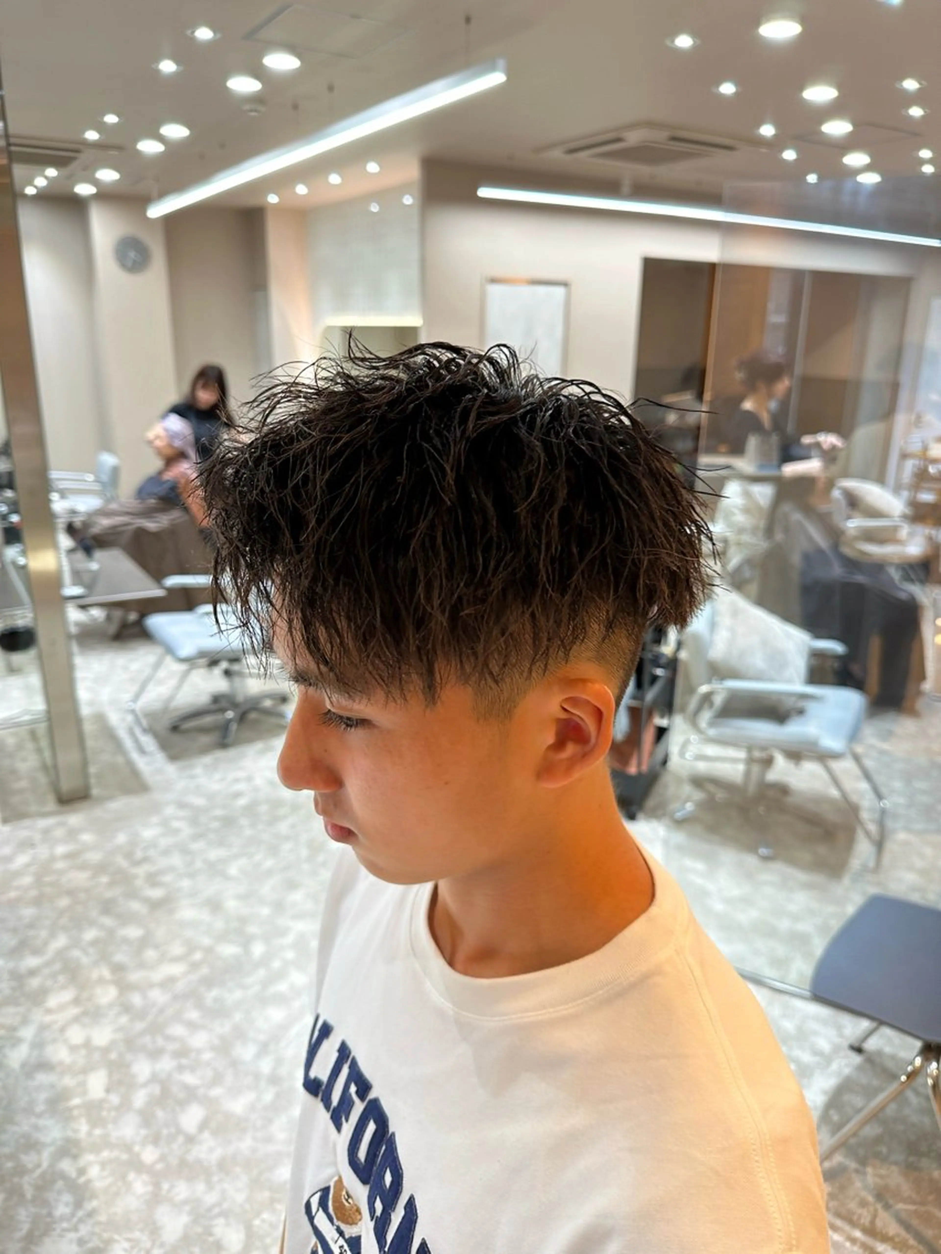 パーマ メンズ アップバング マッシュ メンズパーマ メンズツイストパーマ ツイストスパイラルパーマ 心斎橋本町メンズ 美容師ユースケのヘアスタイル