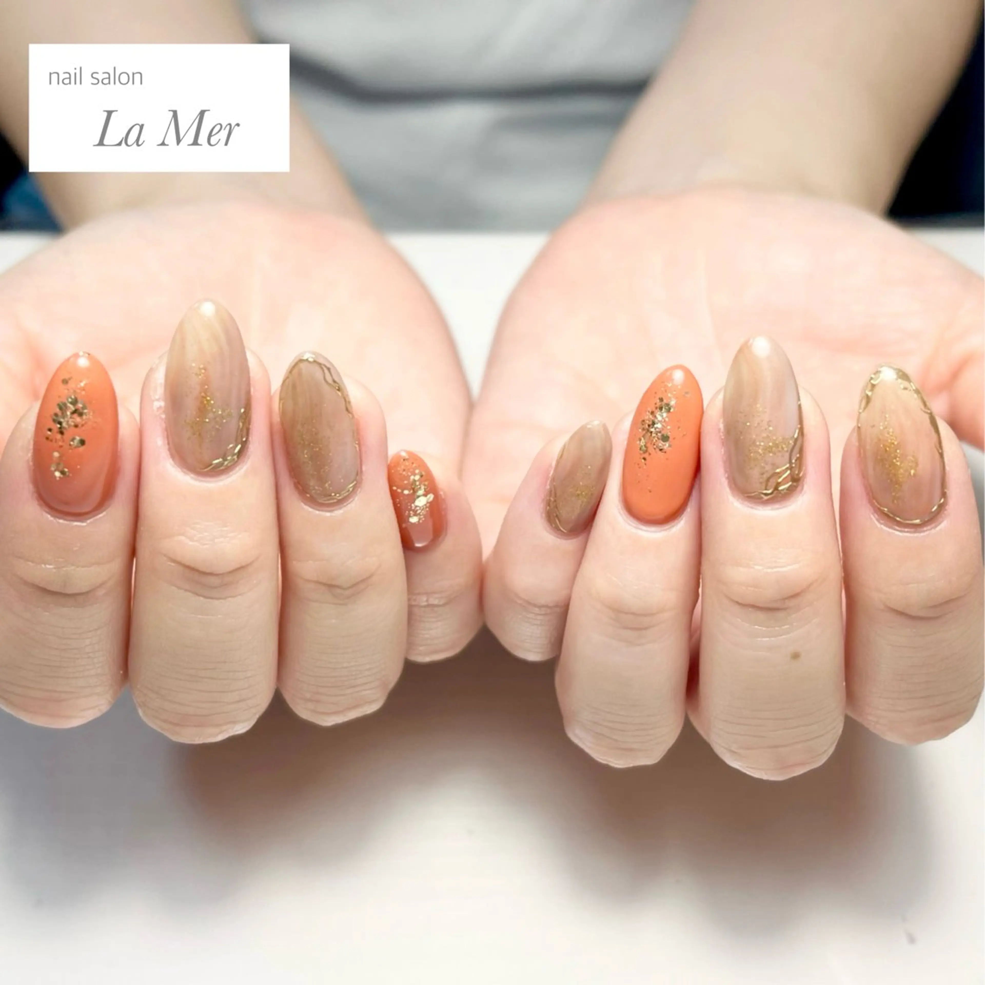ネイル ゴールド キラキラネイル 大理石ネイル(マーブル) ニュアンスネイル オレンジ ハンドネイル nailsalon La Merのネイルデザイン