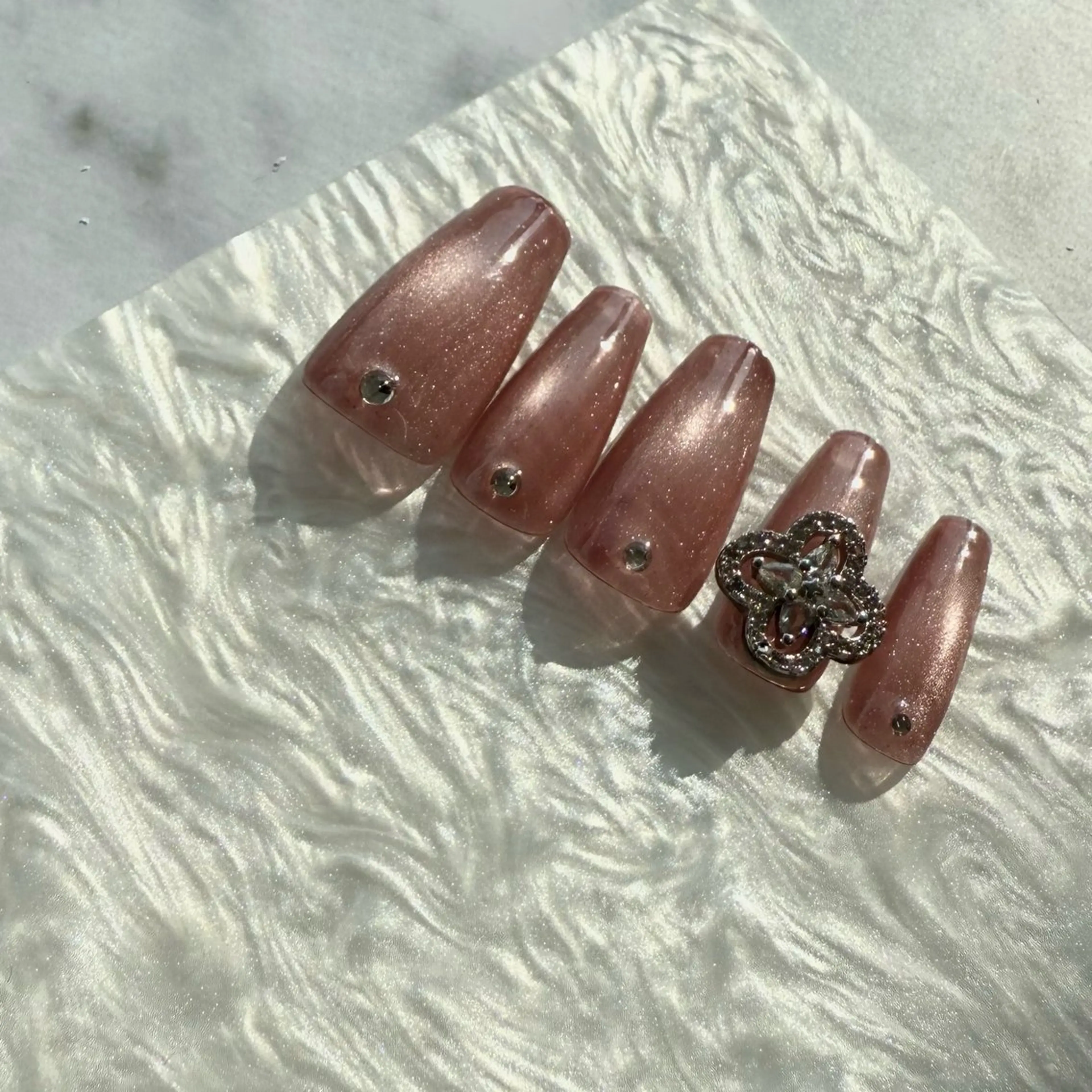 ネイル マグネットネイル オフィスネイル シンプルネイル ハンドネイル Amie NAILのネイルデザイン