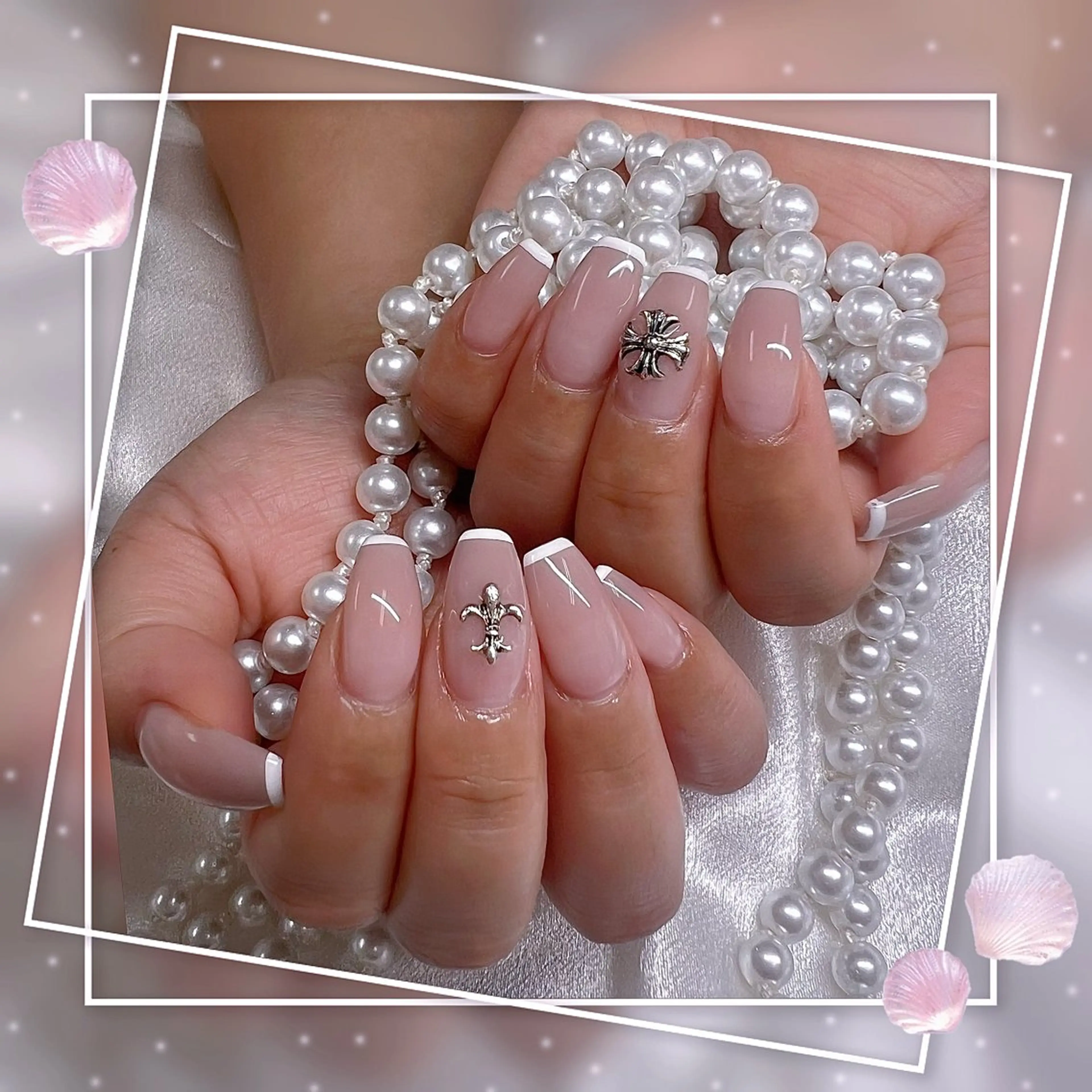 ネイル フレンチネイル グラデーション キラキラネイル 韓国ネイル マグネットネイル ハンドネイル Chill Nailsalonのネイルデザイン