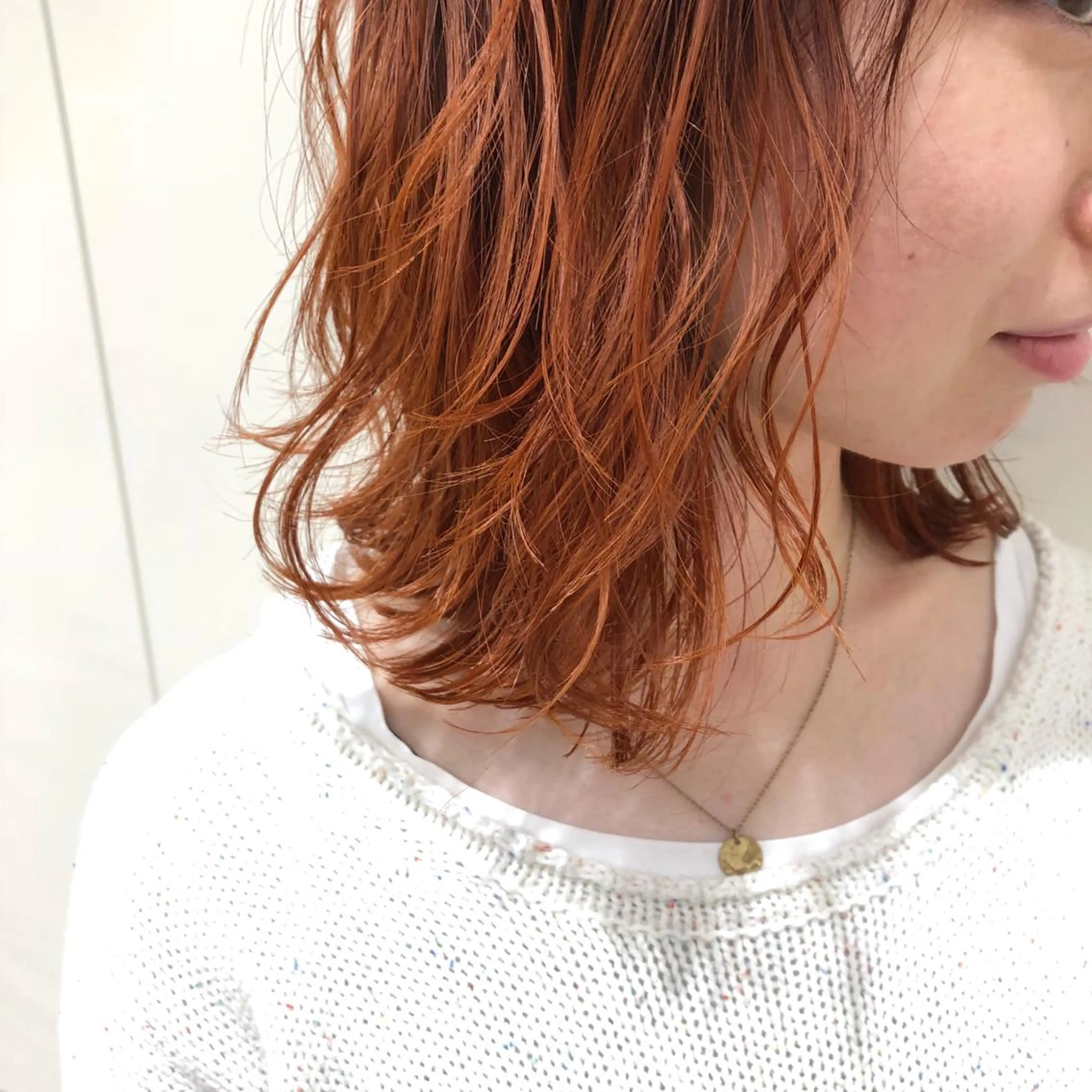 ミディアム カラー ブリーチ オレンジ ケアブリーチ 坪井佑樹のヘアスタイル