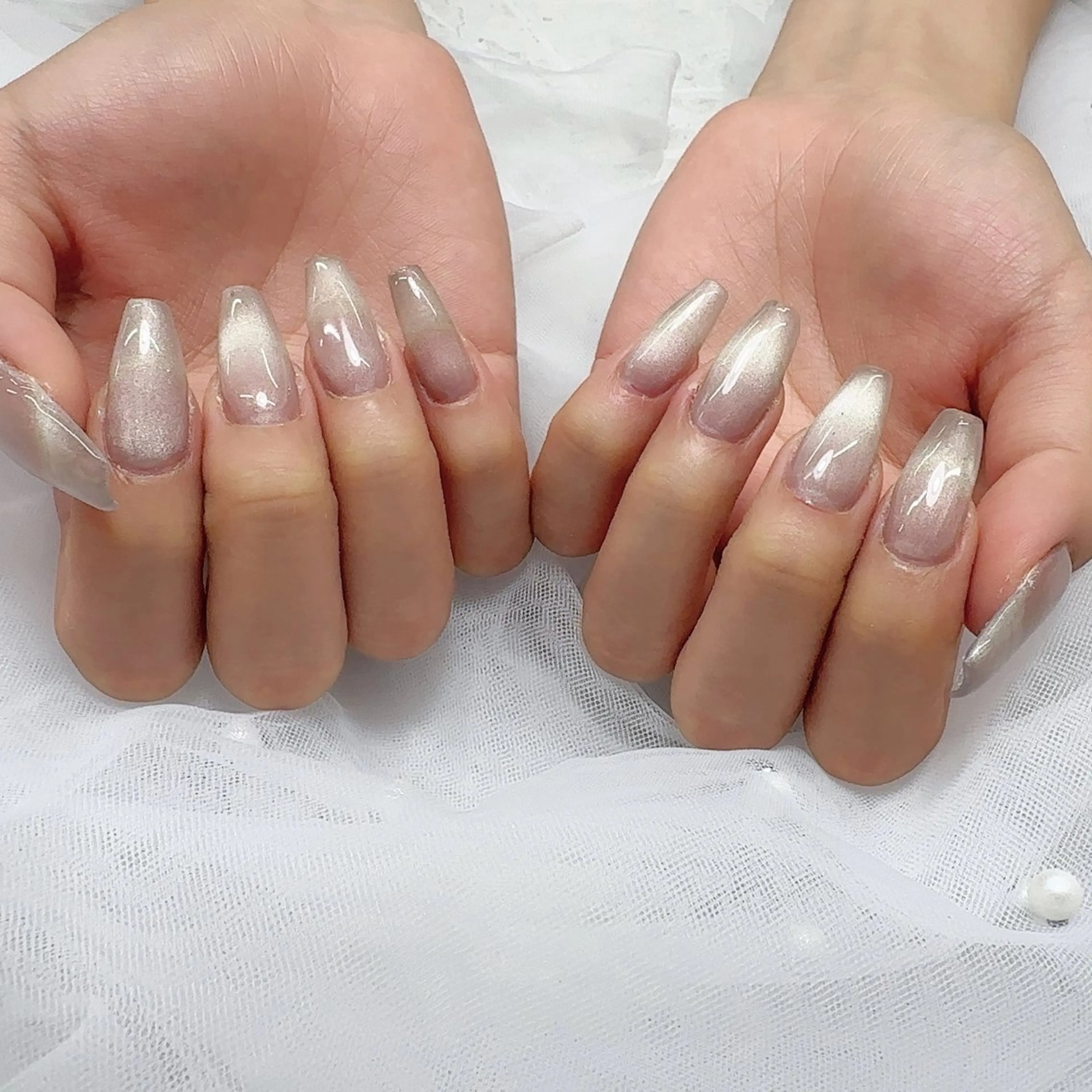 ネイル マグネットネイル マグネットワンカラー ワンカラーネイル シルバー ハンドネイル Nia nail salon所属・NIA🧊 YurieOsaのネイルデザイン