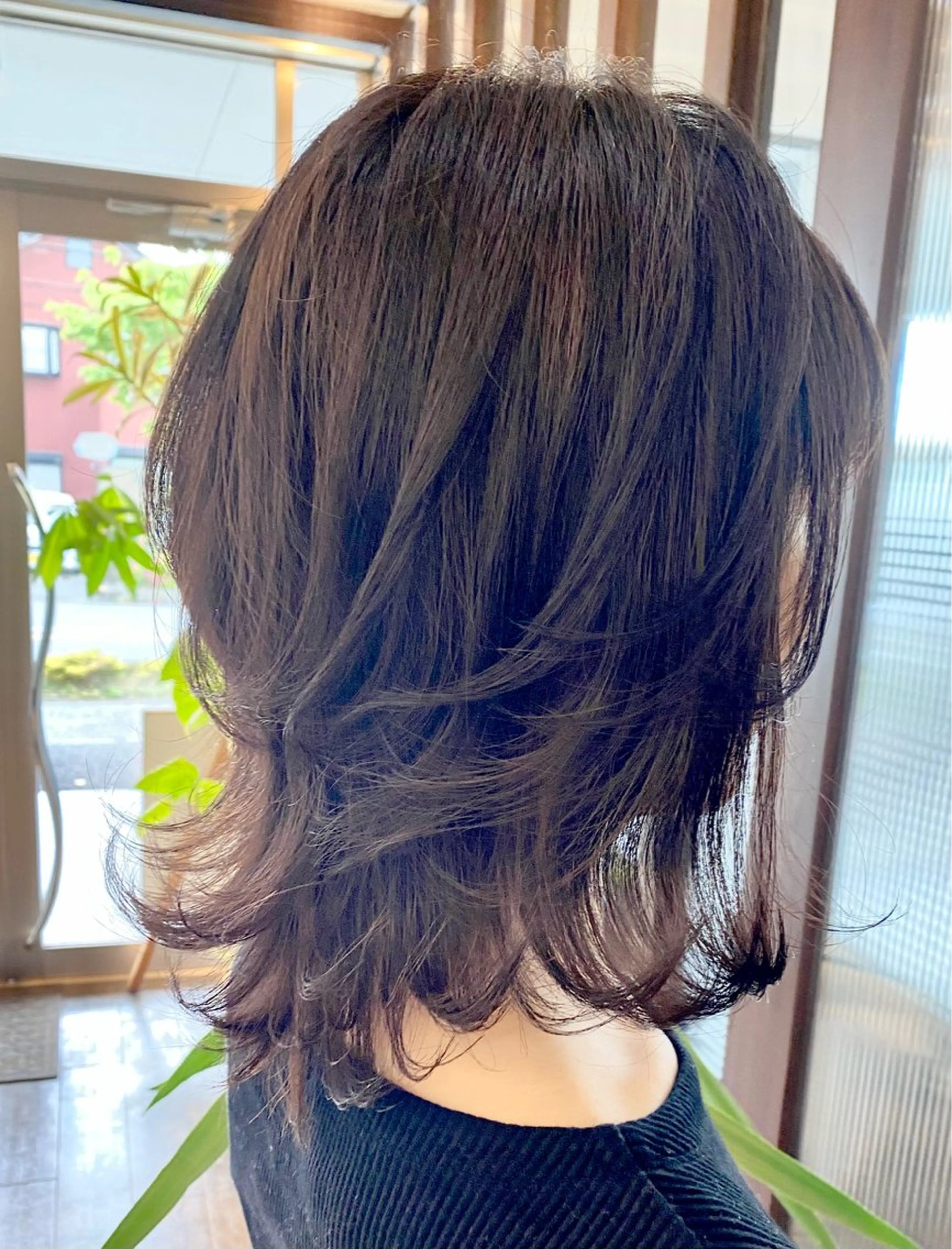 ミディアム 鈴木 千恵子のヘアスタイル