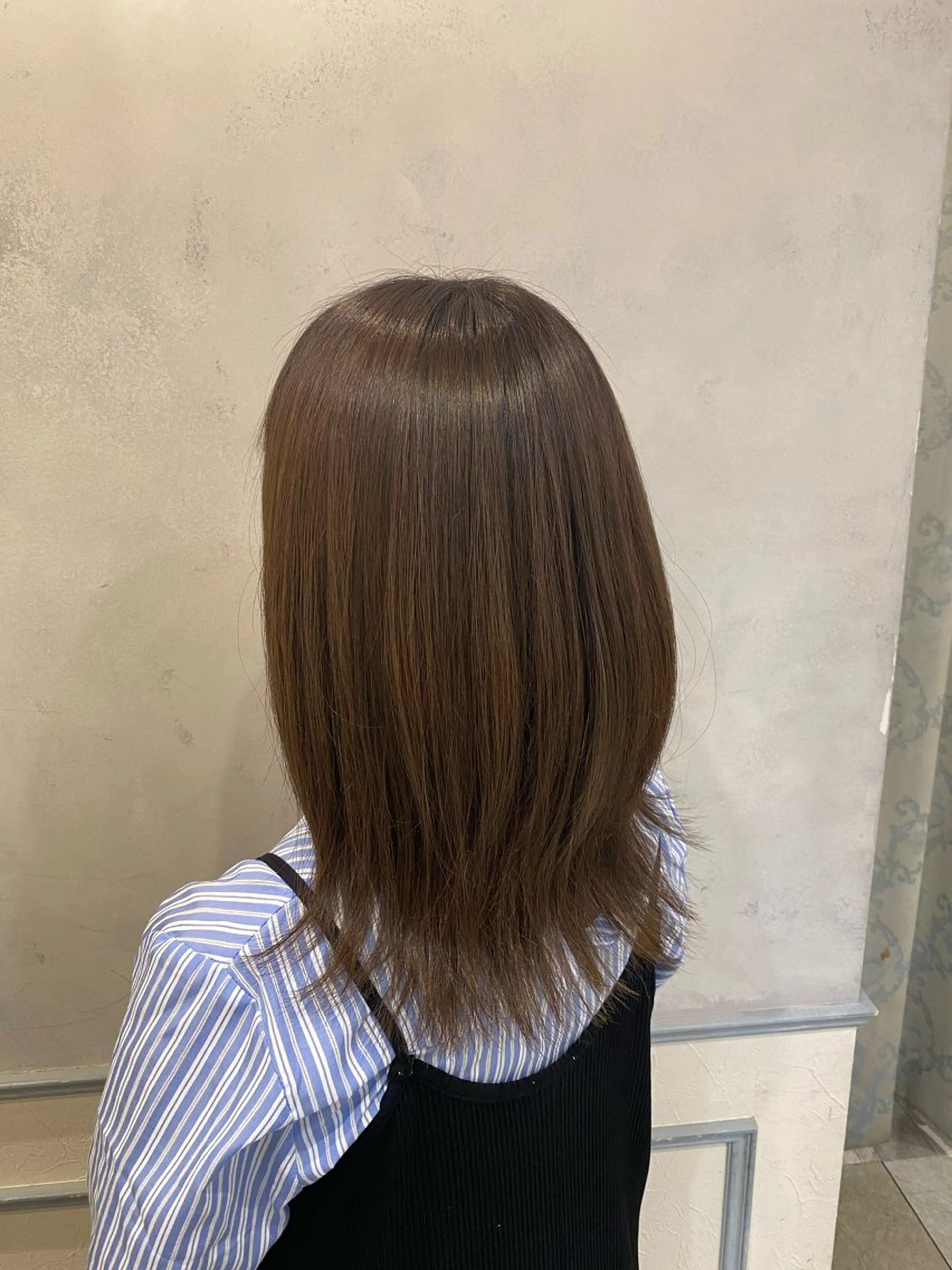 ミディアム カラー グレージュ 池西 佳穂のヘアスタイル