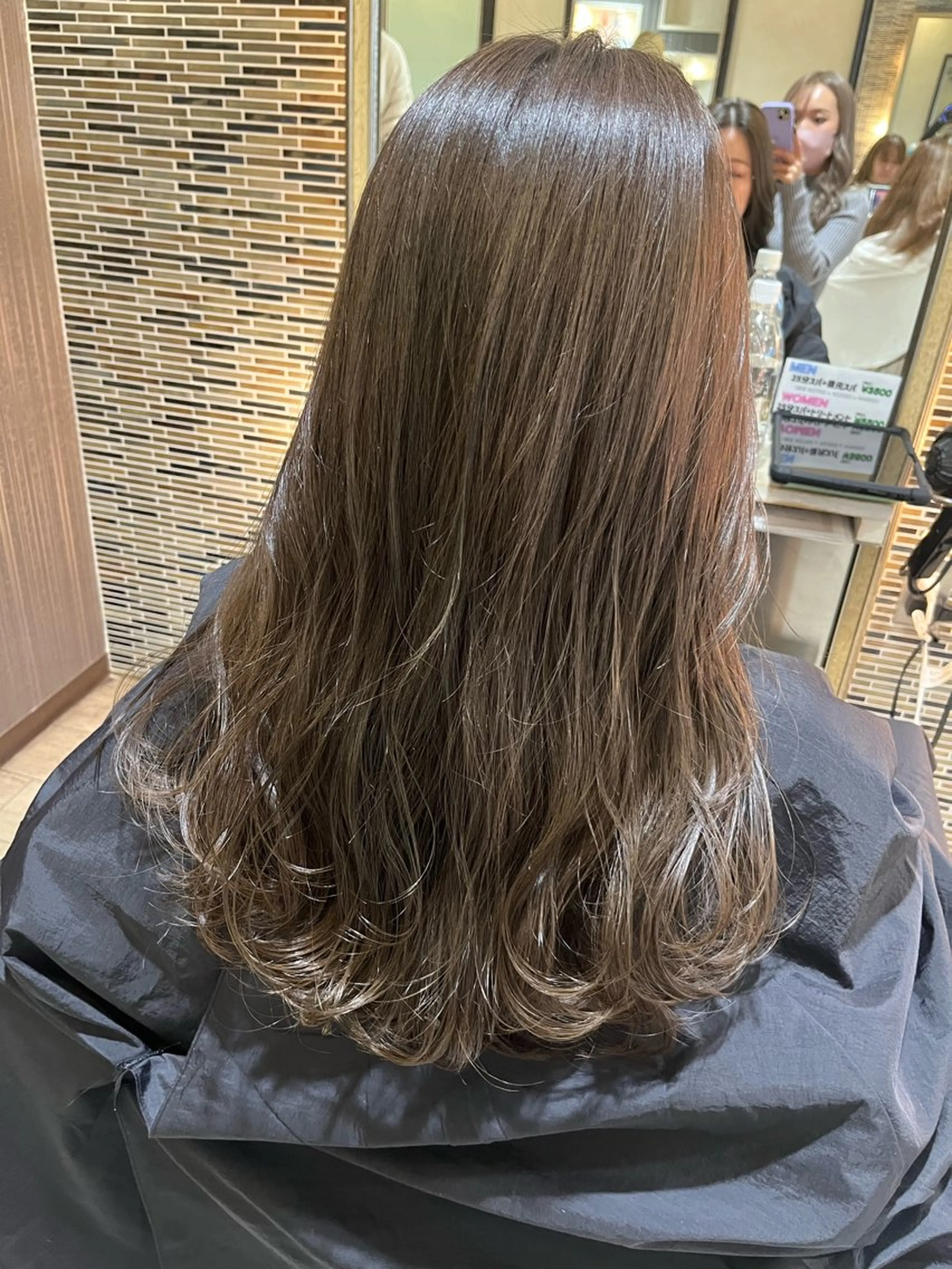 ロング カラー ブリーチ ブリーチなしカラー オリーブカラー カット ヘアカラー トリートメント 友松 世奈のマツエク・マツパデザイン