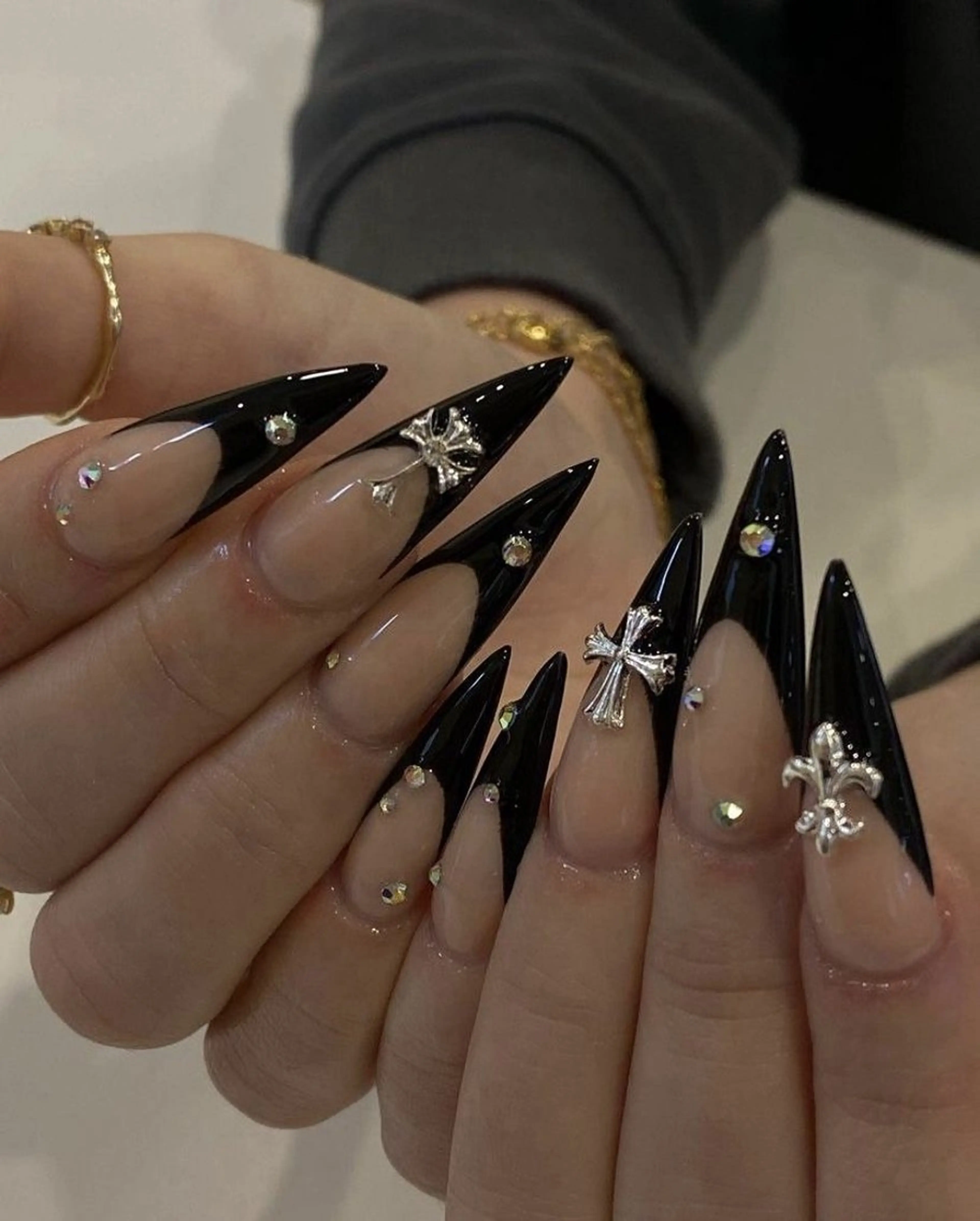 ネイル フレンチネイル ジェルネイル キラキラネイル 韓国ネイル マグネットネイル Julli nail studio所属・Julli NailStudioのネイルデザイン