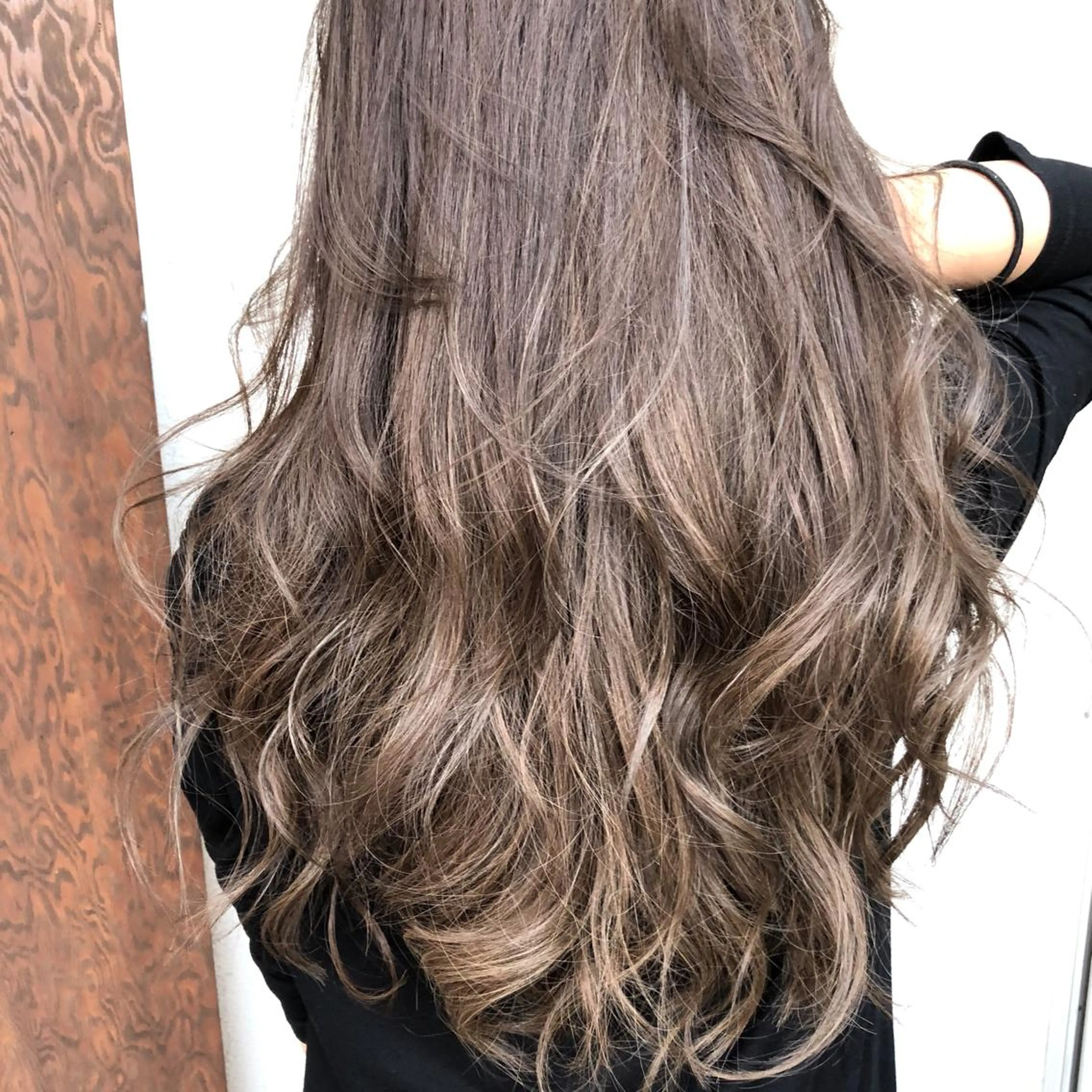 ロング カラー ブリーチ ヘアカラー トリートメント ヘアセット 艶髪育成サロン 京橋　shinのヘアスタイル