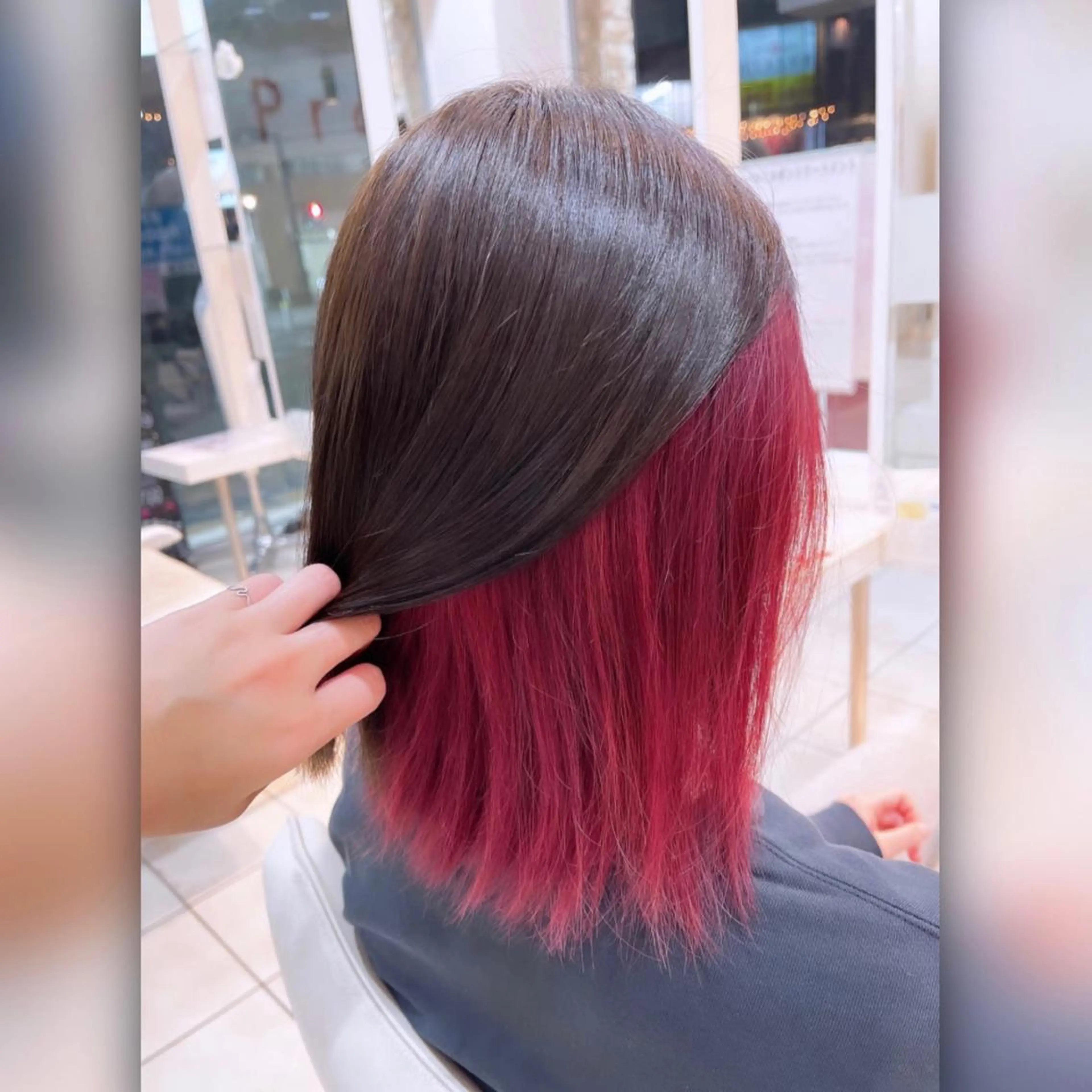セミロング カラー ヘアカラー 艶髪 インナーカラーのヘアスタイル