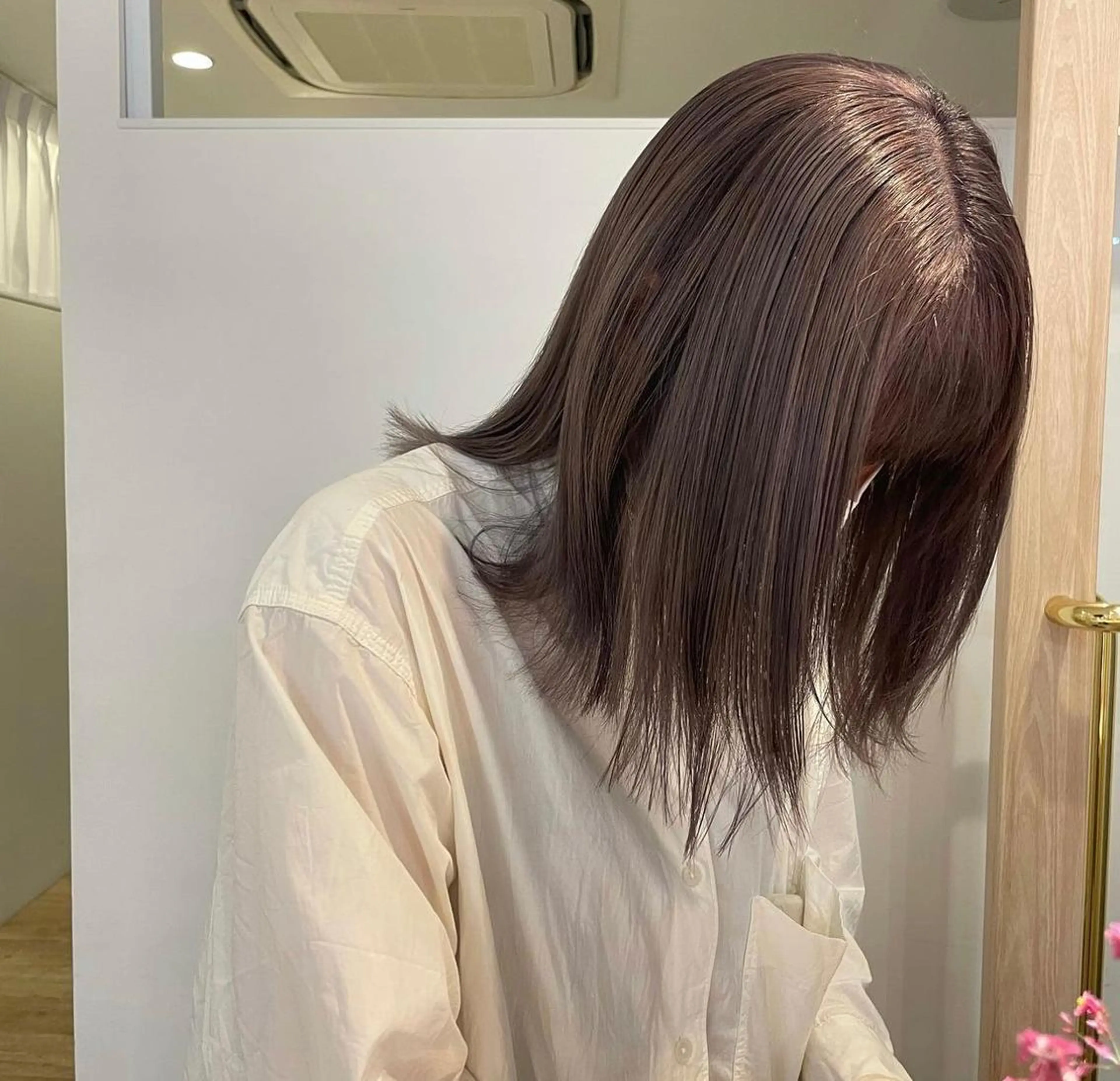 セミロング カラー ベージュカラー グレージュ ハイトーンカラー ハイトーンベージュ ミルクティーベージュ kakeru ショート、ボブパーマのヘアスタイル