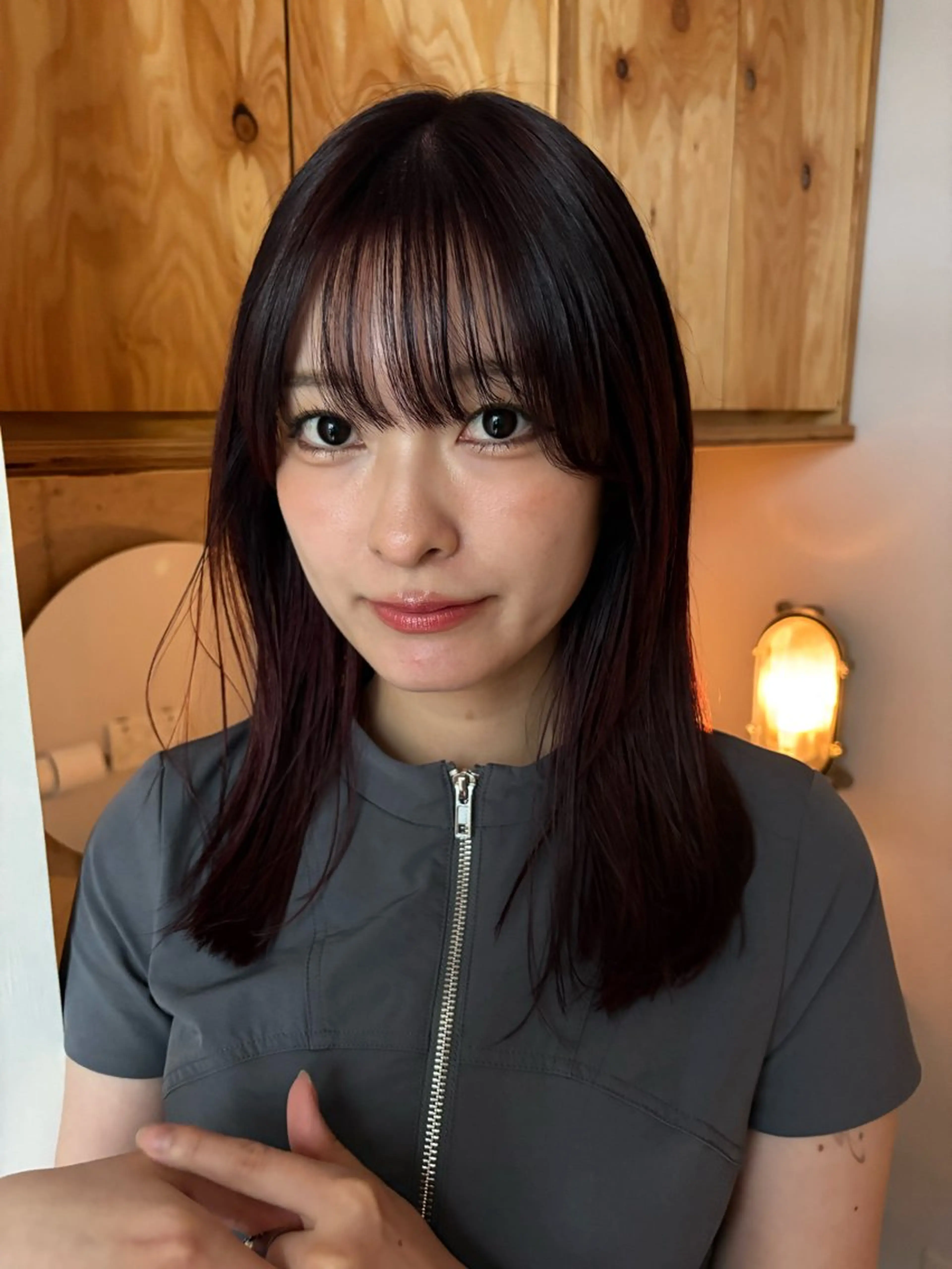 ミディアム カラー ミディアムレイヤー レイヤーカット カット ヘアカラー トリートメント 似合わせカット レイヤーボブウルフのヘアスタイル