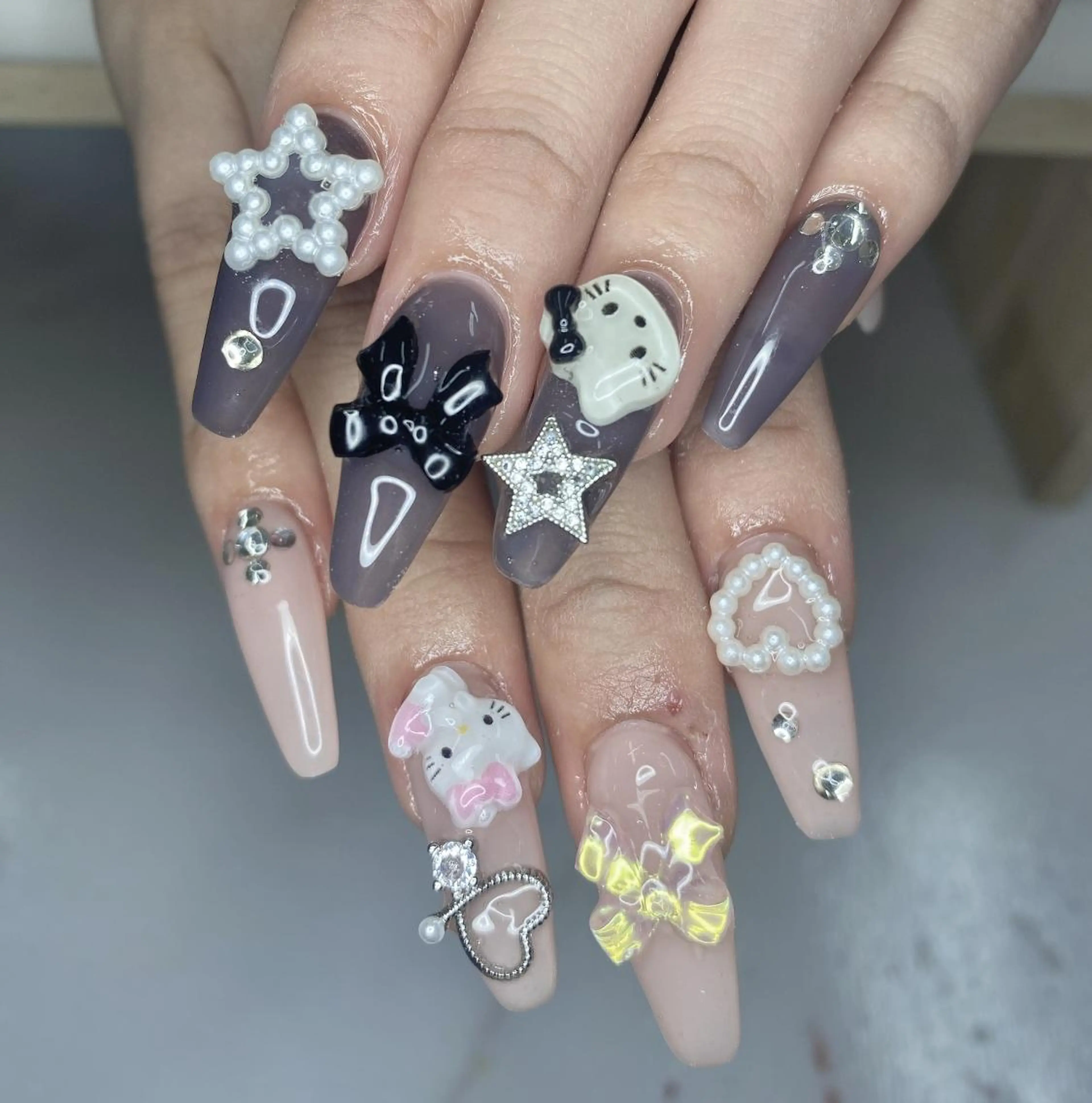 ネイル アートネイル 長さ出し ネイルチップ Queens テイのネイルデザイン