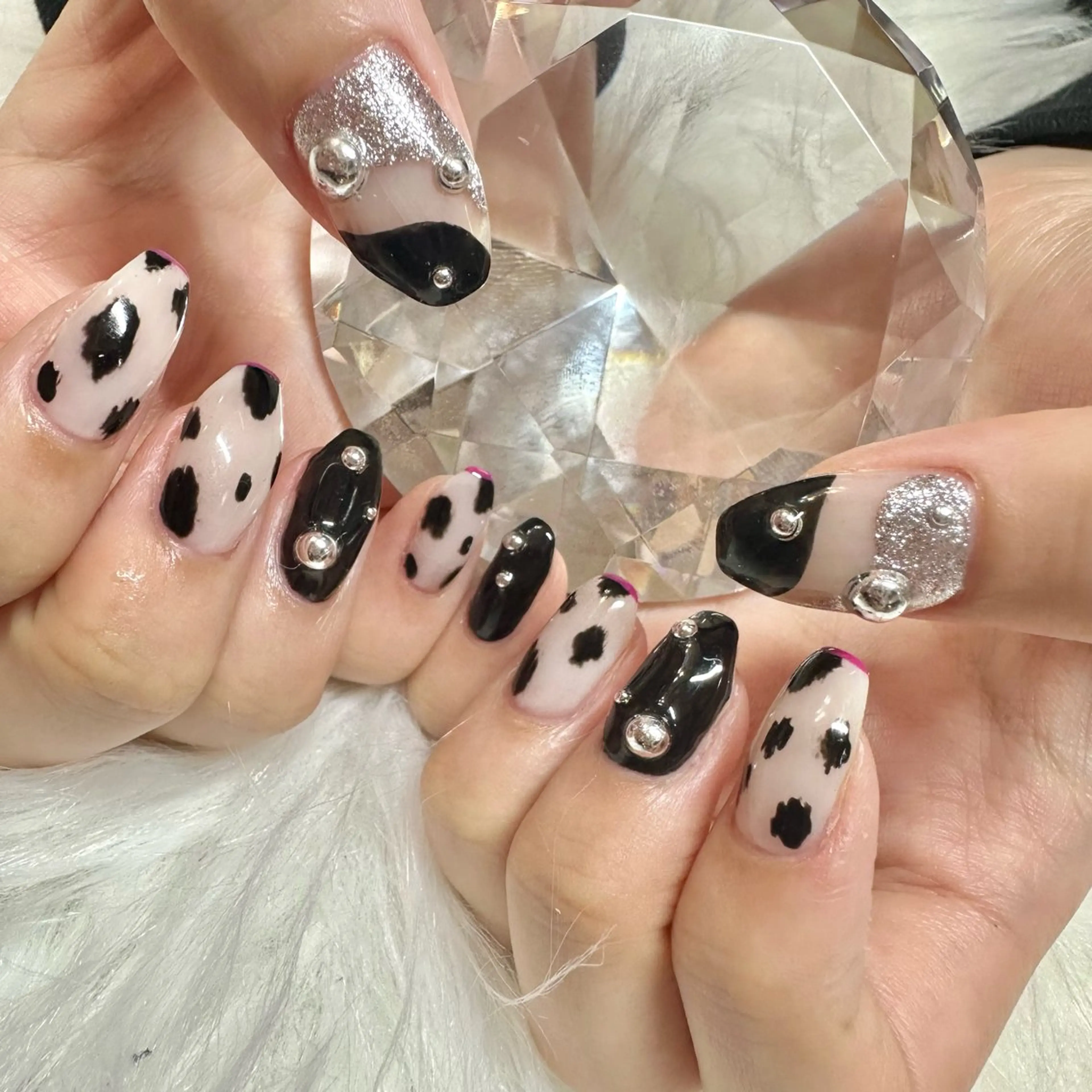 ネイル アニマル柄 シルバー 冬ネイル ハンドネイル フットネイル 🤎CHARME NAIL🤎のネイルデザイン