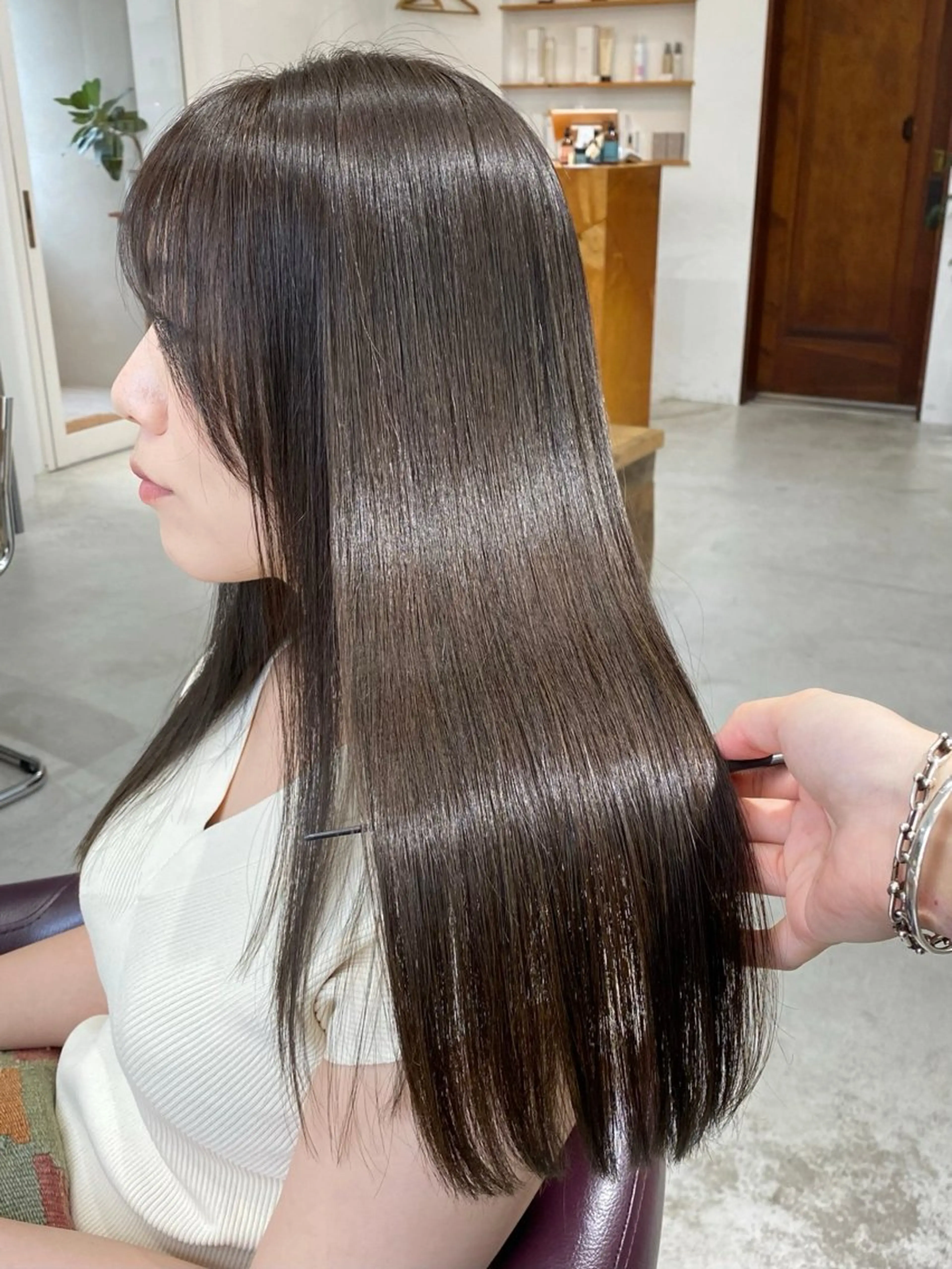 ロング 酸性ストレート カット 縮毛矯正 匂坂 美優のヘアスタイル