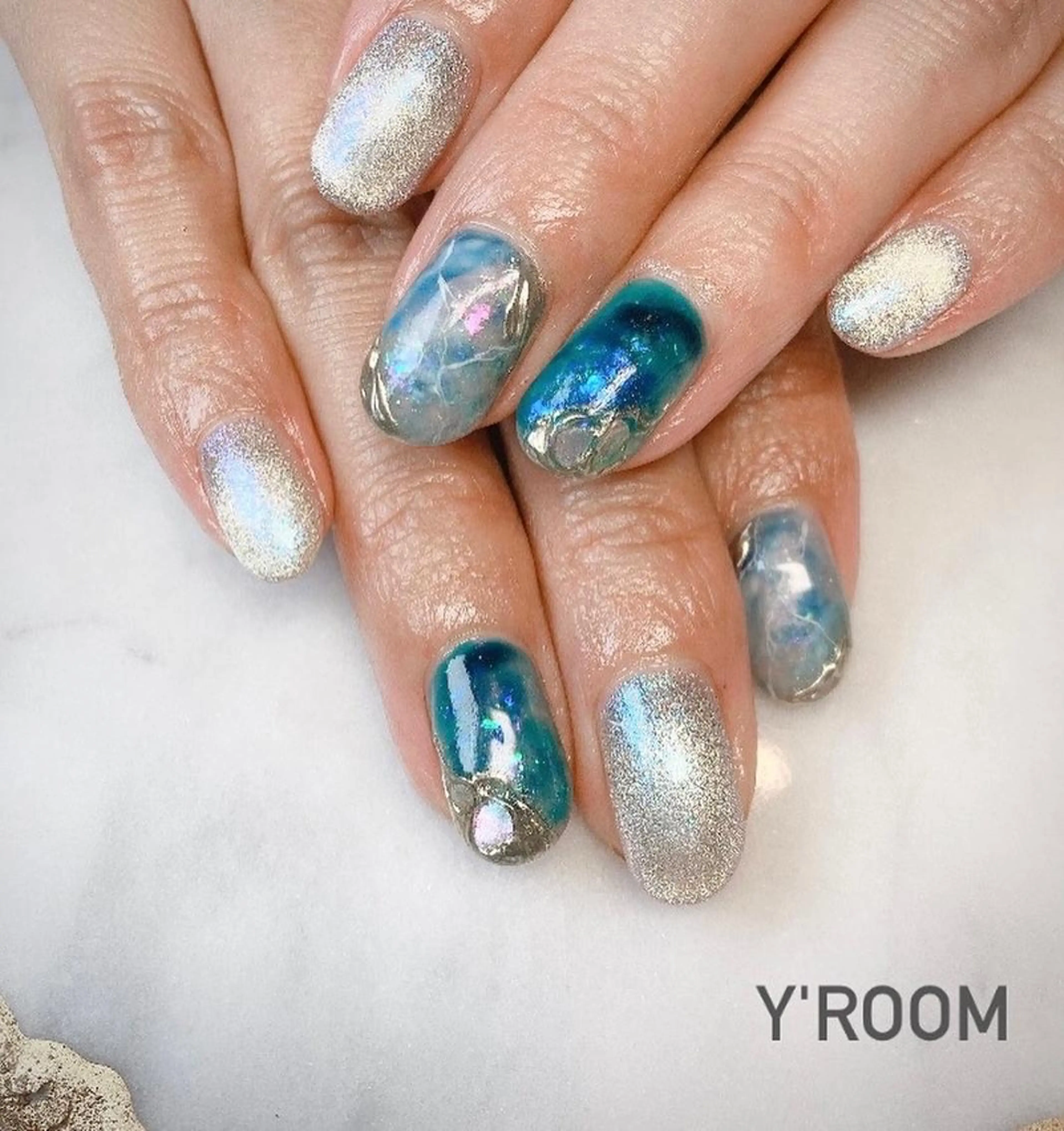 ネイル オーロラネイル フラッシュネイル フットネイル ジェルネイル 氷ネイル・うるうるネイル YUKA （ネイリスト）のネイルデザイン