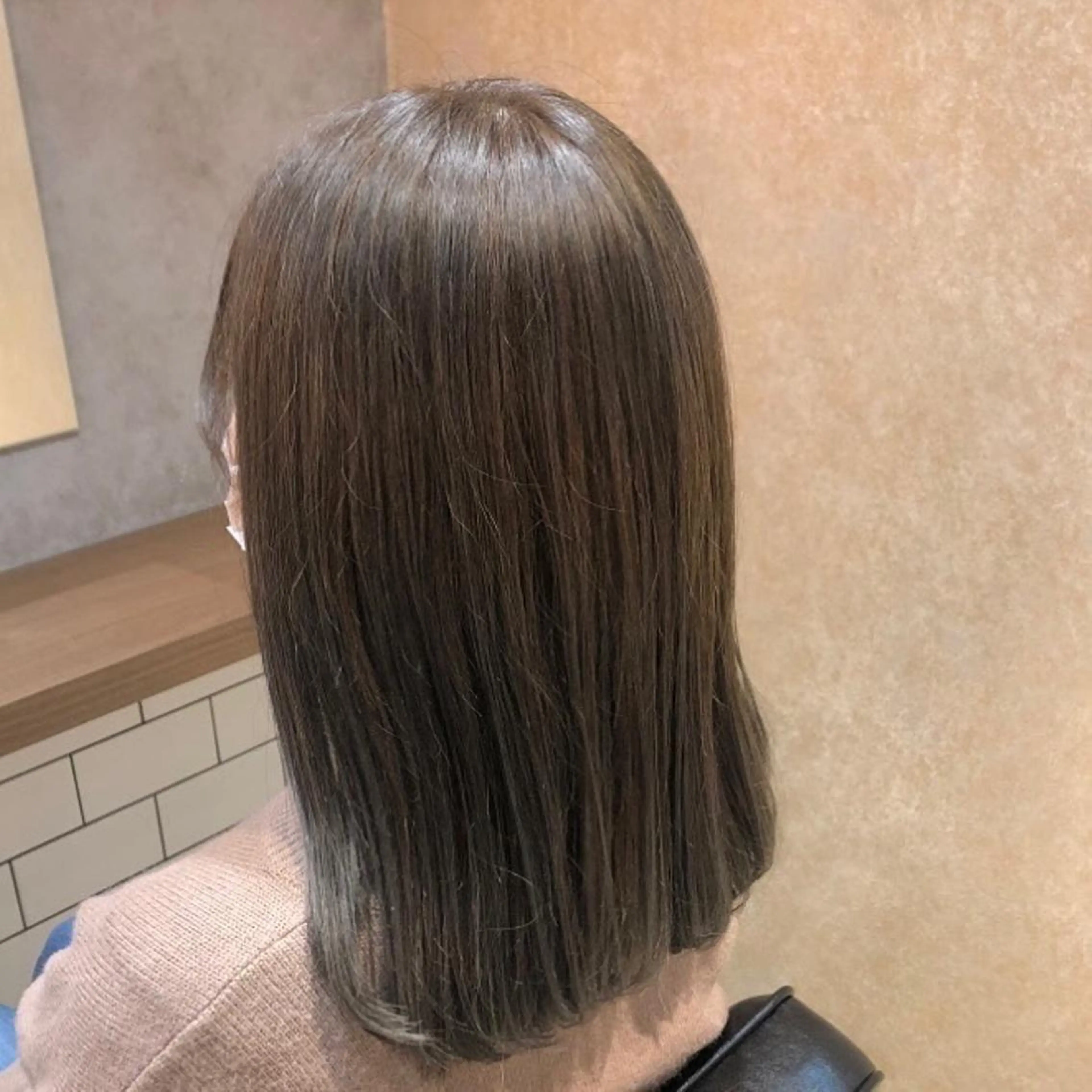 セミロング カラー アッシュ カット トリートメント 片柳 美友季のヘアスタイル