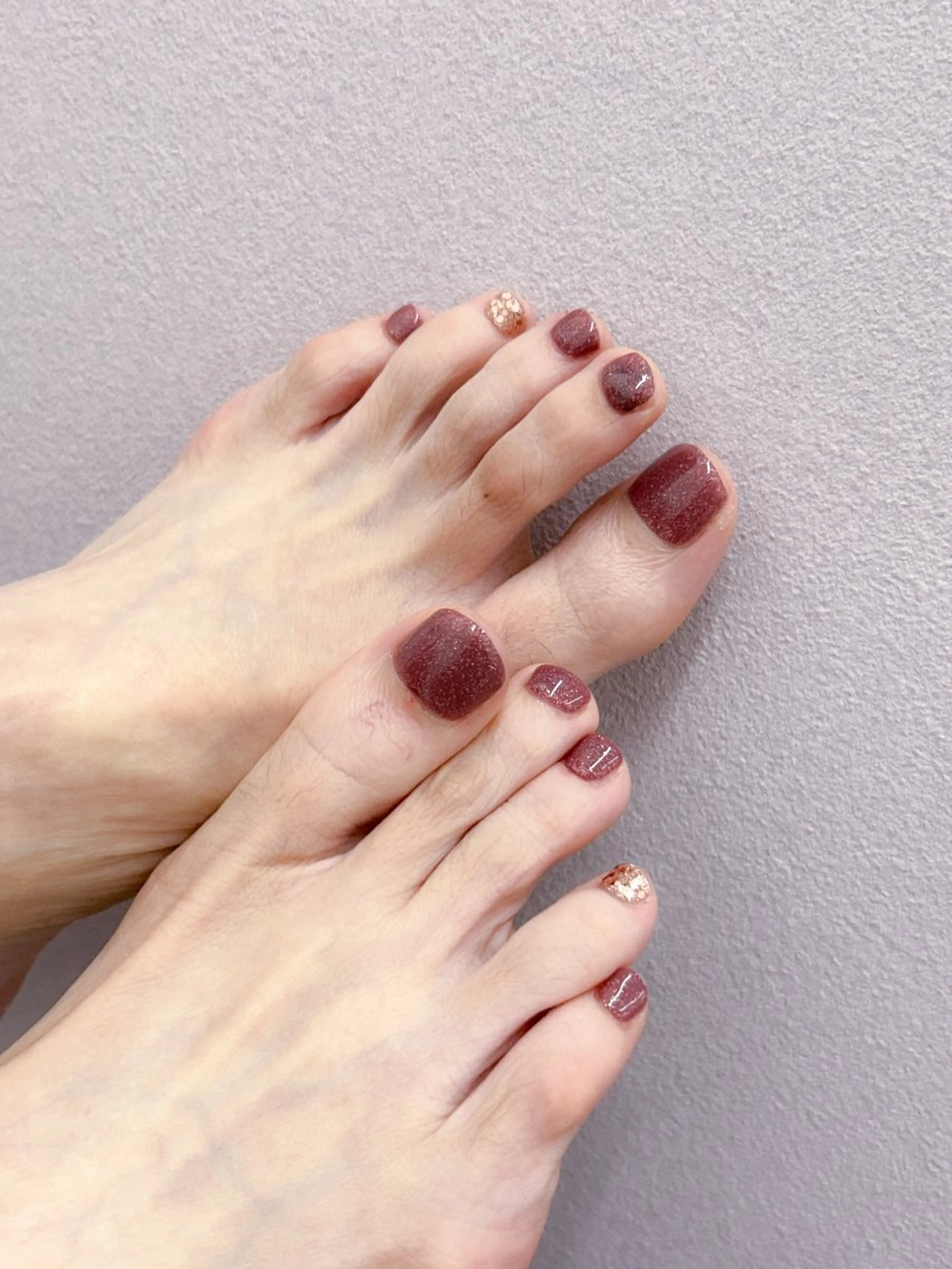 ネイル フットネイル ゴールド ラメ(グリッター) ワンカラーネイル ピンク nailmum jijiのネイルデザイン
