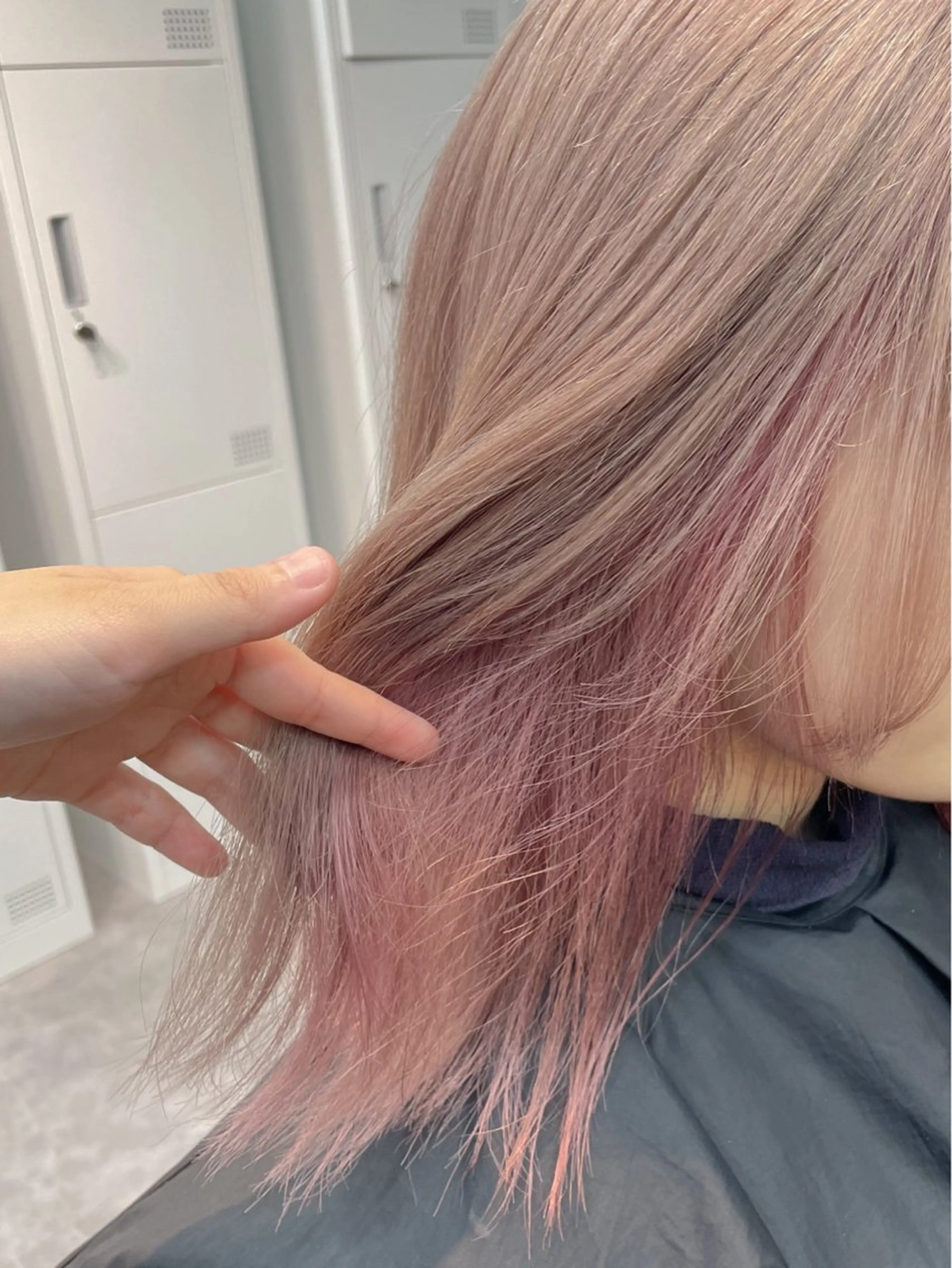 セミロング 🌸柔らかハイトーン 🧃Shionのヘアスタイル