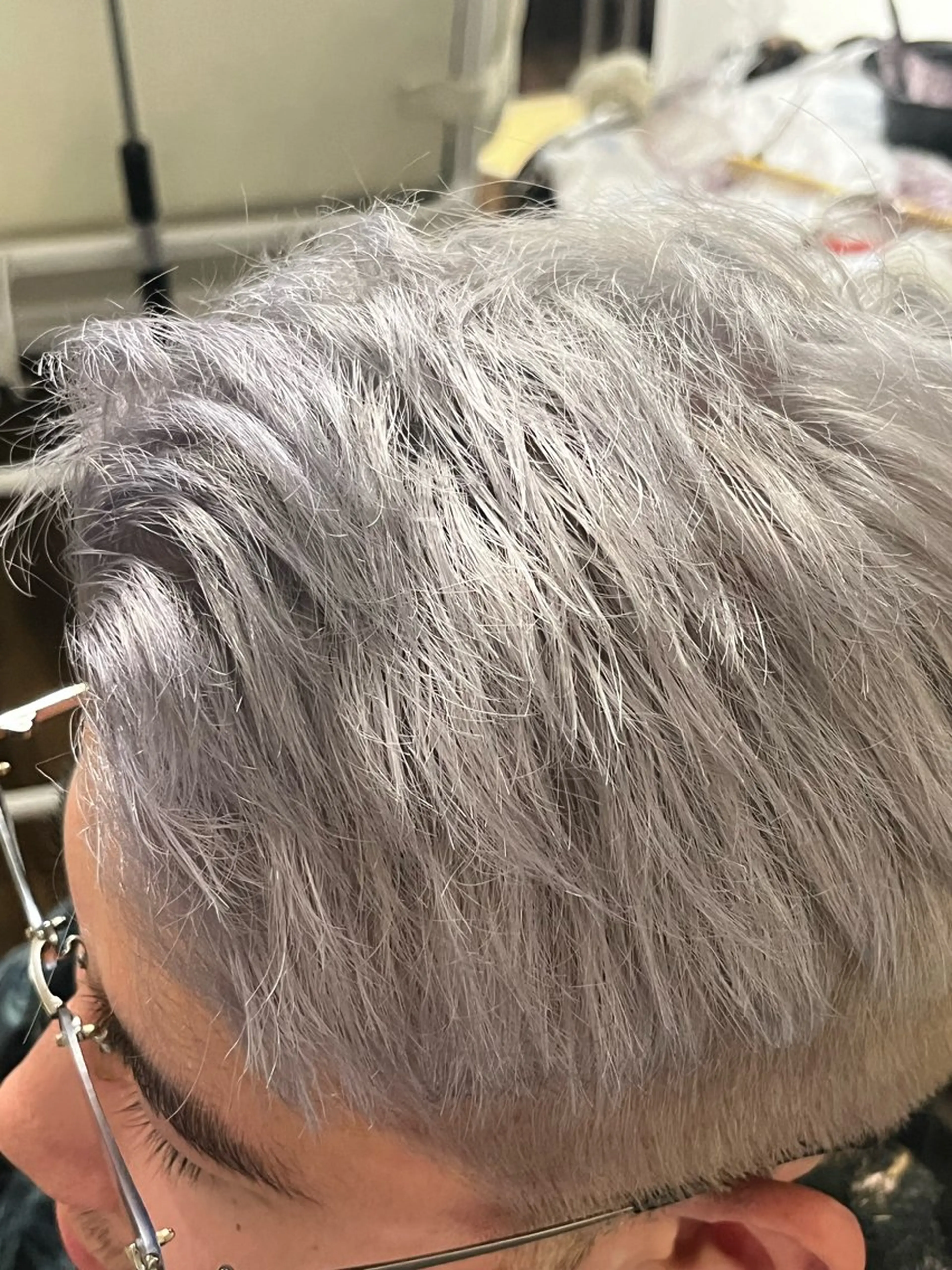 ショート カラー メンズ メンズブリーチ ブリーチ シルバー ホワイトシルバー カット ヘアカラー Q.HairLab所属・Q. Hair　谷村 俊祐のヘアスタイル