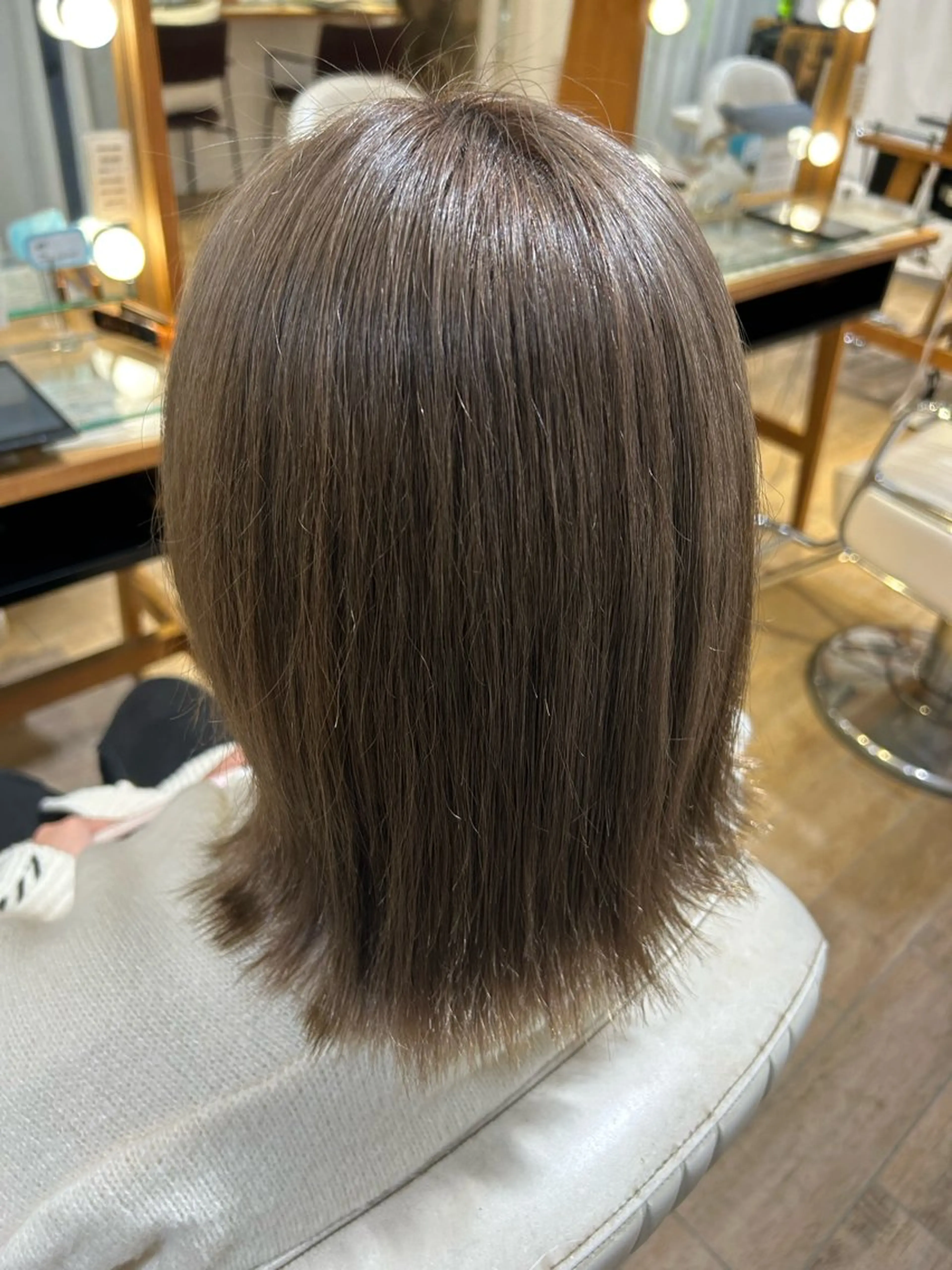 ミディアム ヘアカラー 志賀 菜妃のヘアスタイル