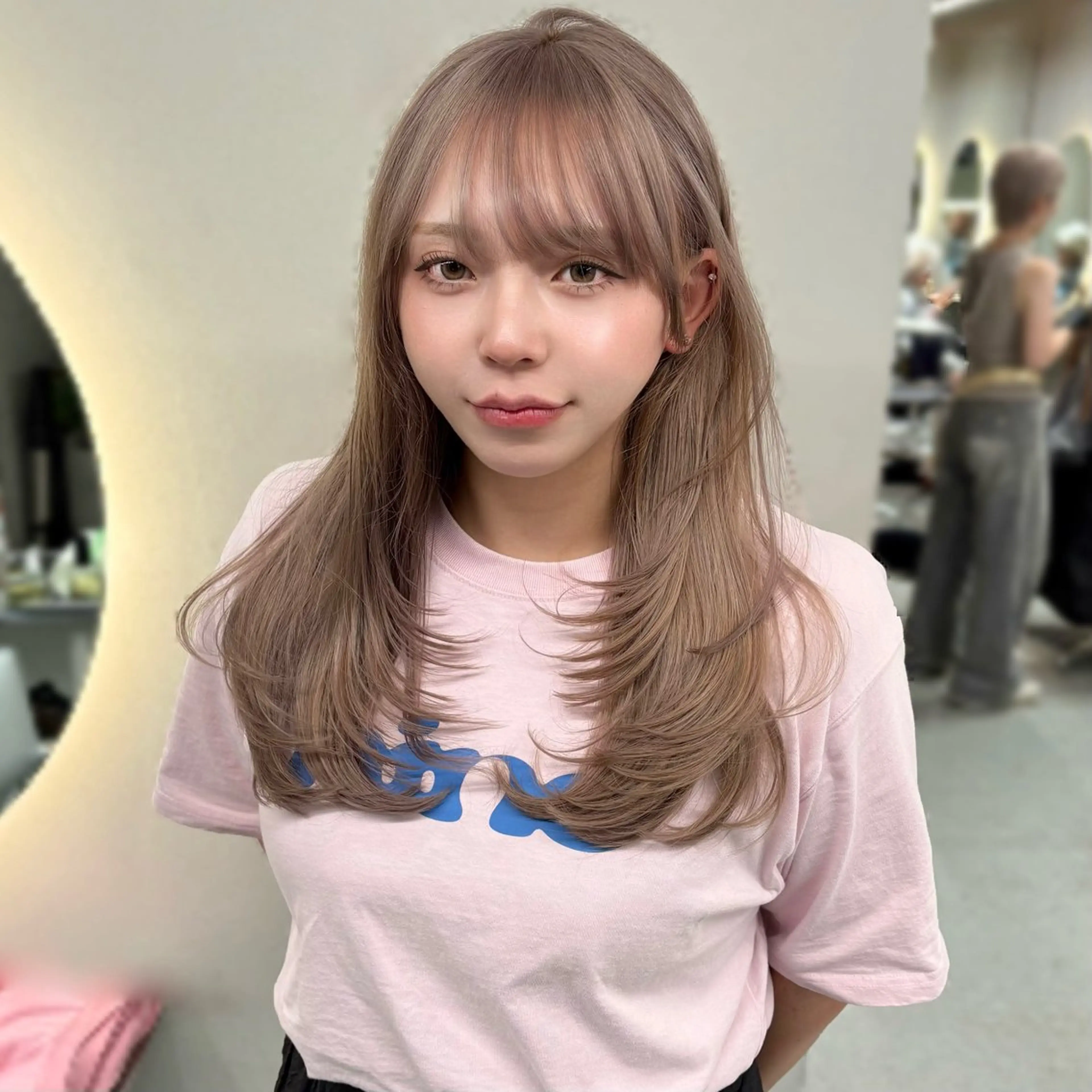ロング カラー ベージュカラー ミルクティーベージュ レイヤーカット カット ヘアカラー 水色/ペールカラー/ レイヤー💫mayuのヘアスタイル