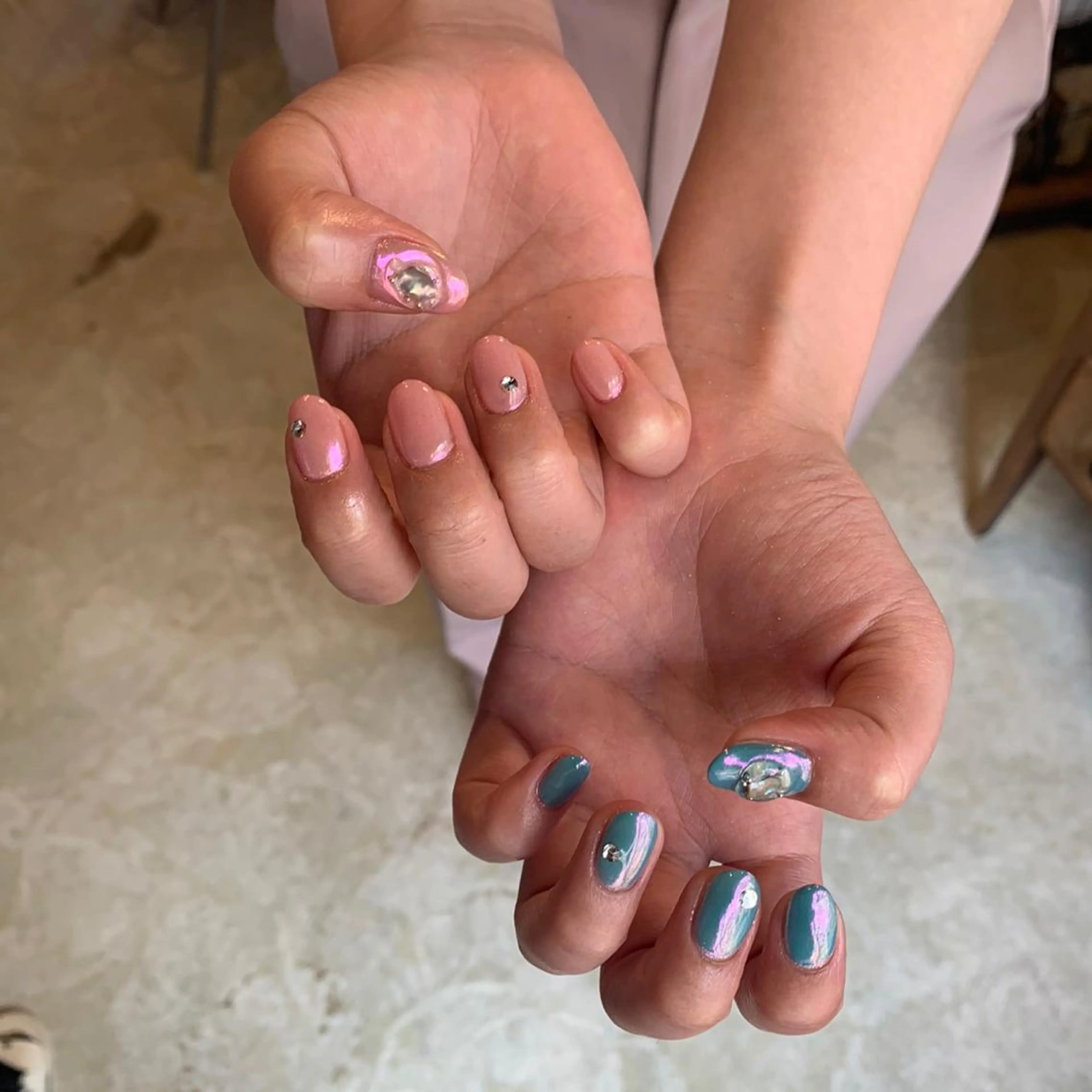 ネイル キラキラ オメメのネイルデザイン