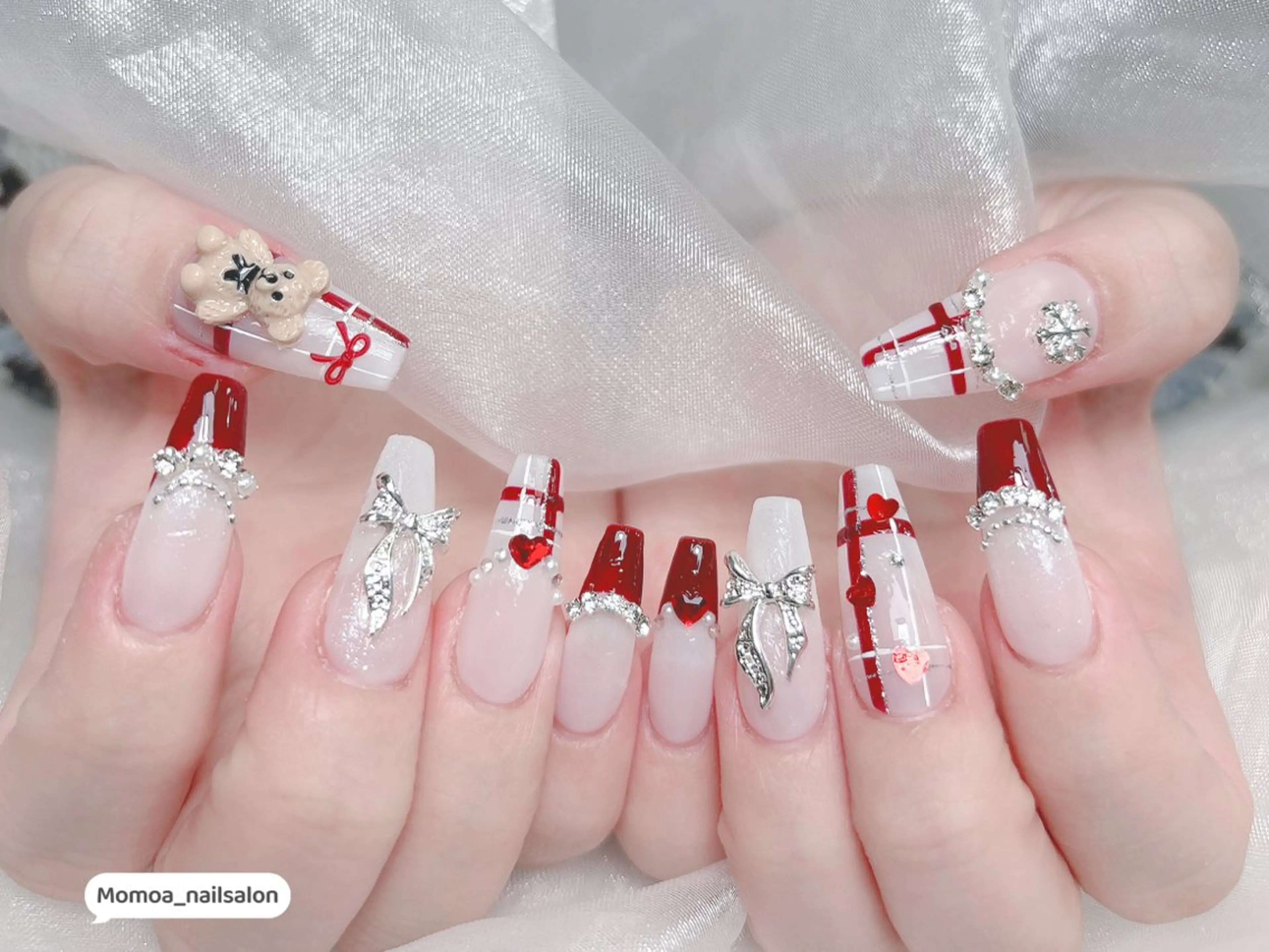 ネイル キラキラネイル 韓国ネイル スカルプネイル ハンドネイル Momoa nail salon所属・MoMoA Nail ネイル長さ出し専門店のネイルデザイン