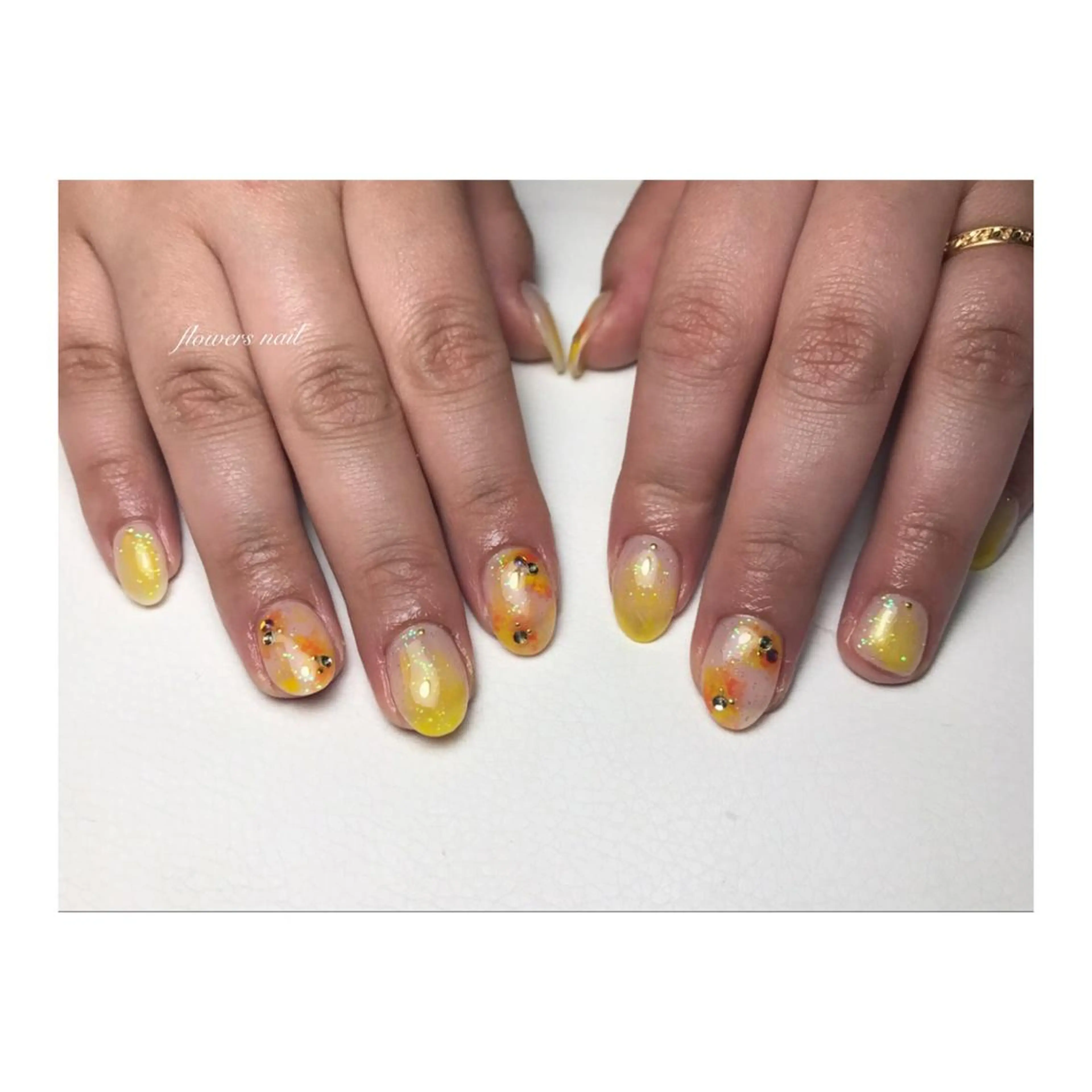 ネイル ニュアンスネイル flowers nailのネイルデザイン